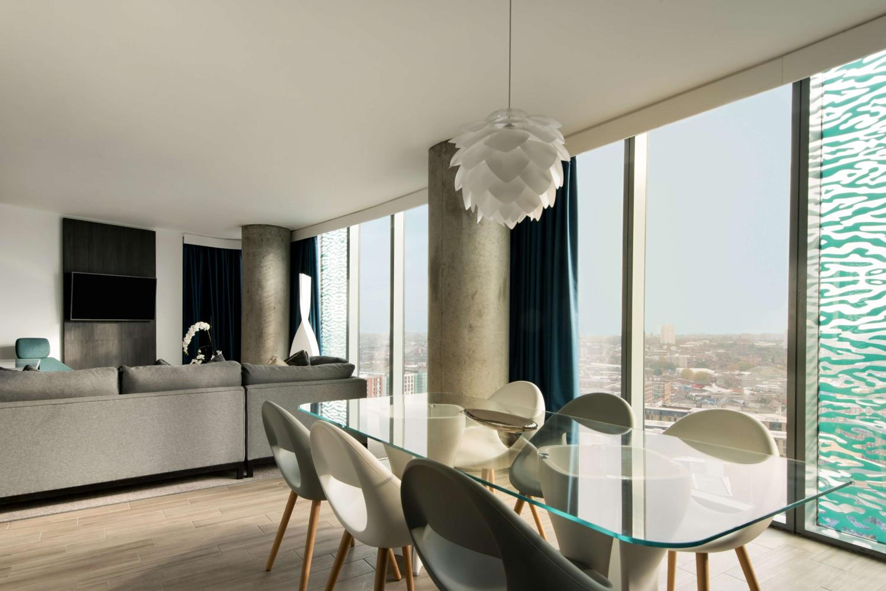 Presidential Suite with City View photo 2