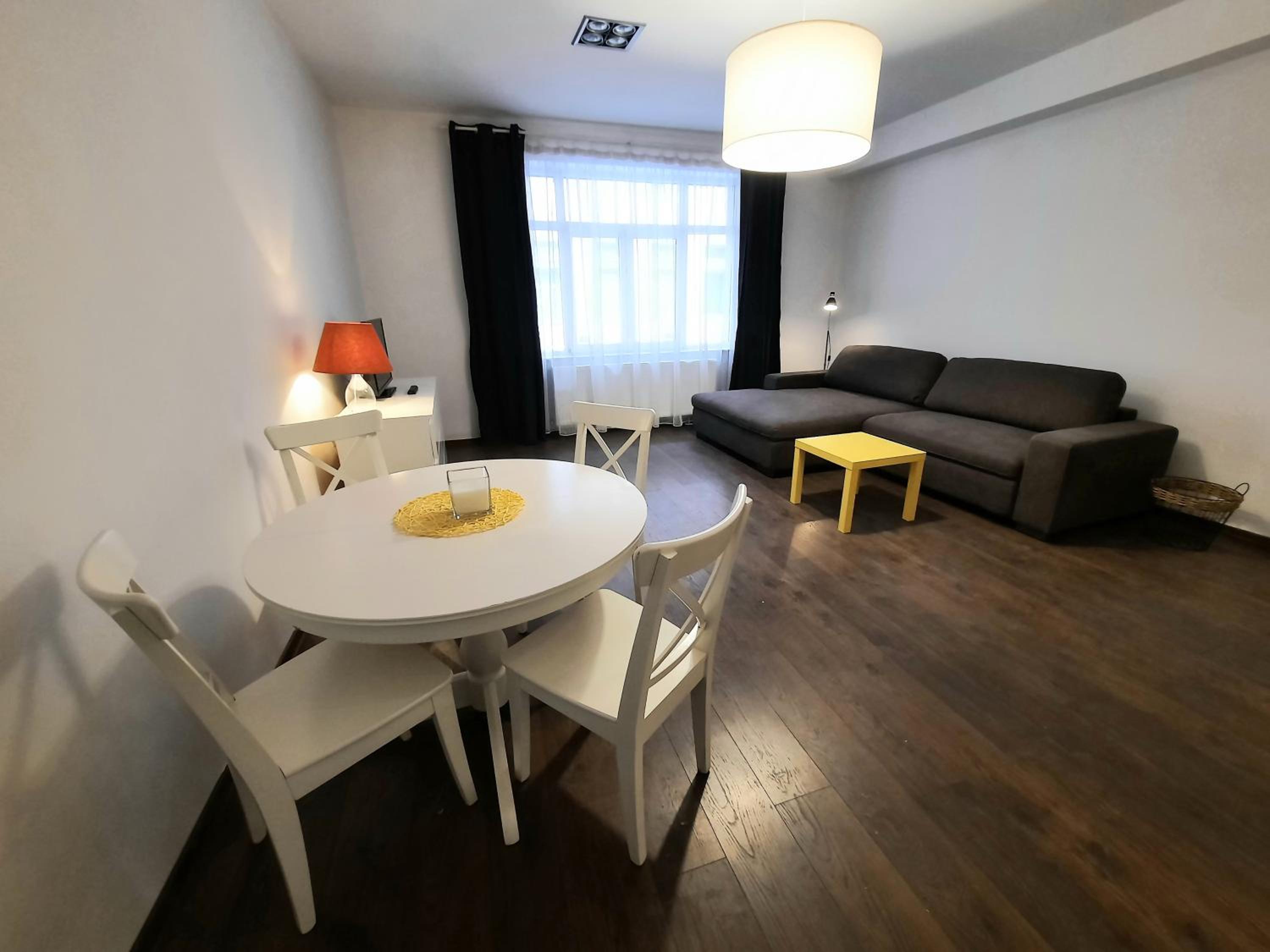 Apartment with Terrace - Photo 8