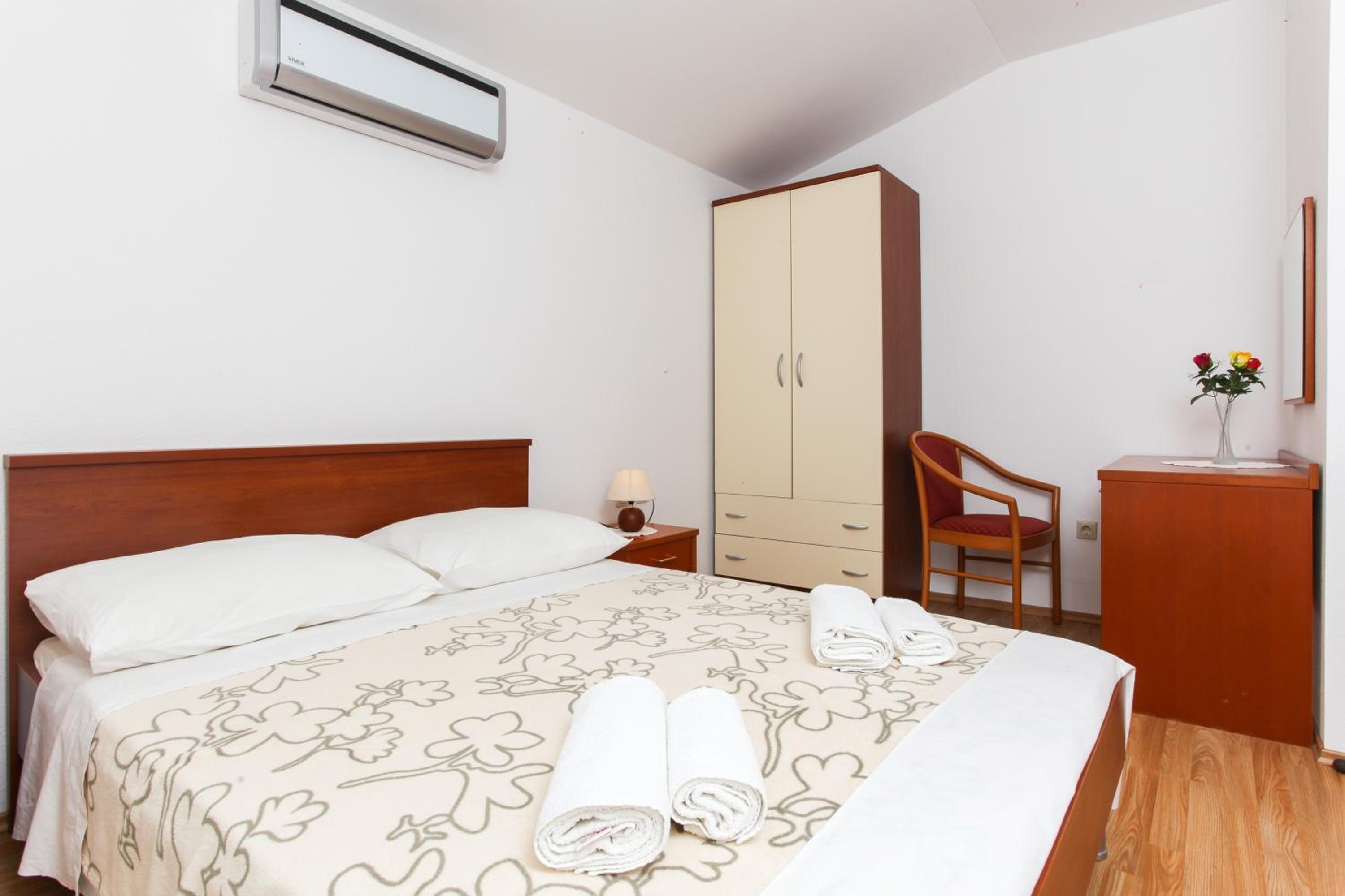 One-Bedroom Apartment with Balcony and Sea View (Second floor)