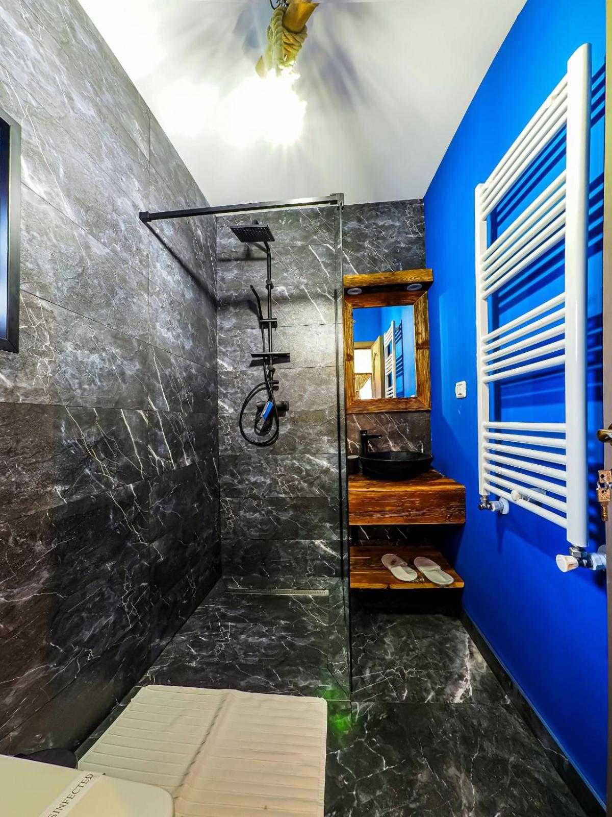 Deluxe Bungalow - Photo 17