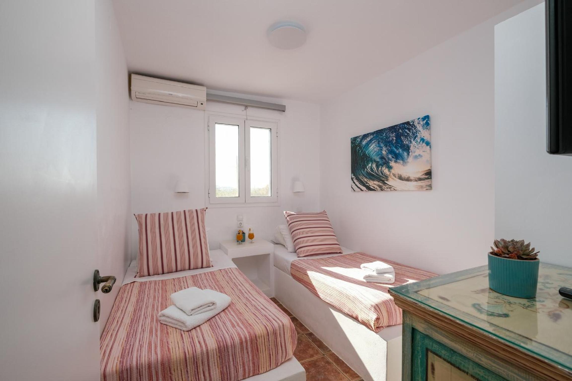 Two-Bedroom Suite - Photo 15