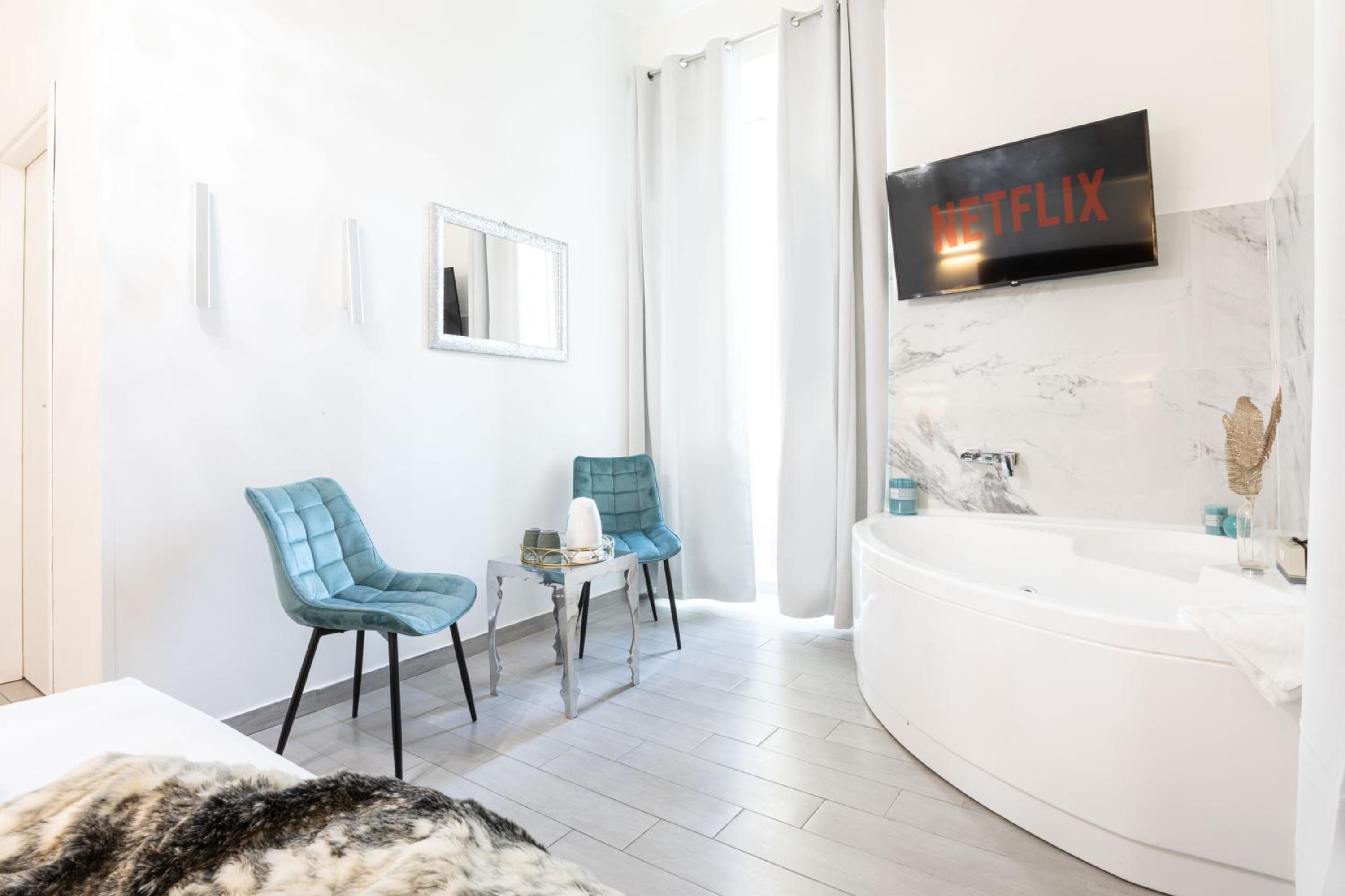 Double Room with Spa Bath photo 2