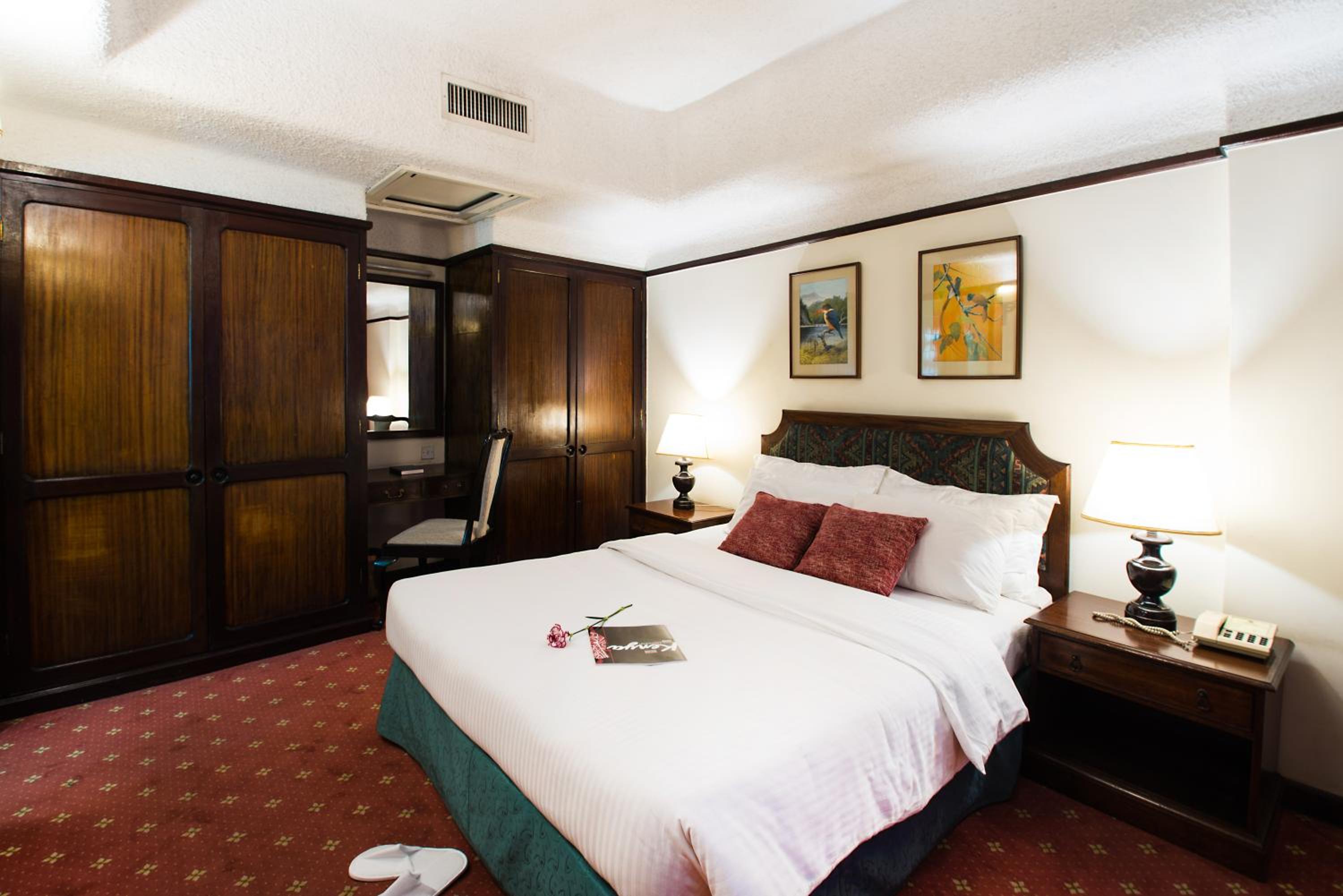 Suite with Balcony - Photo 13