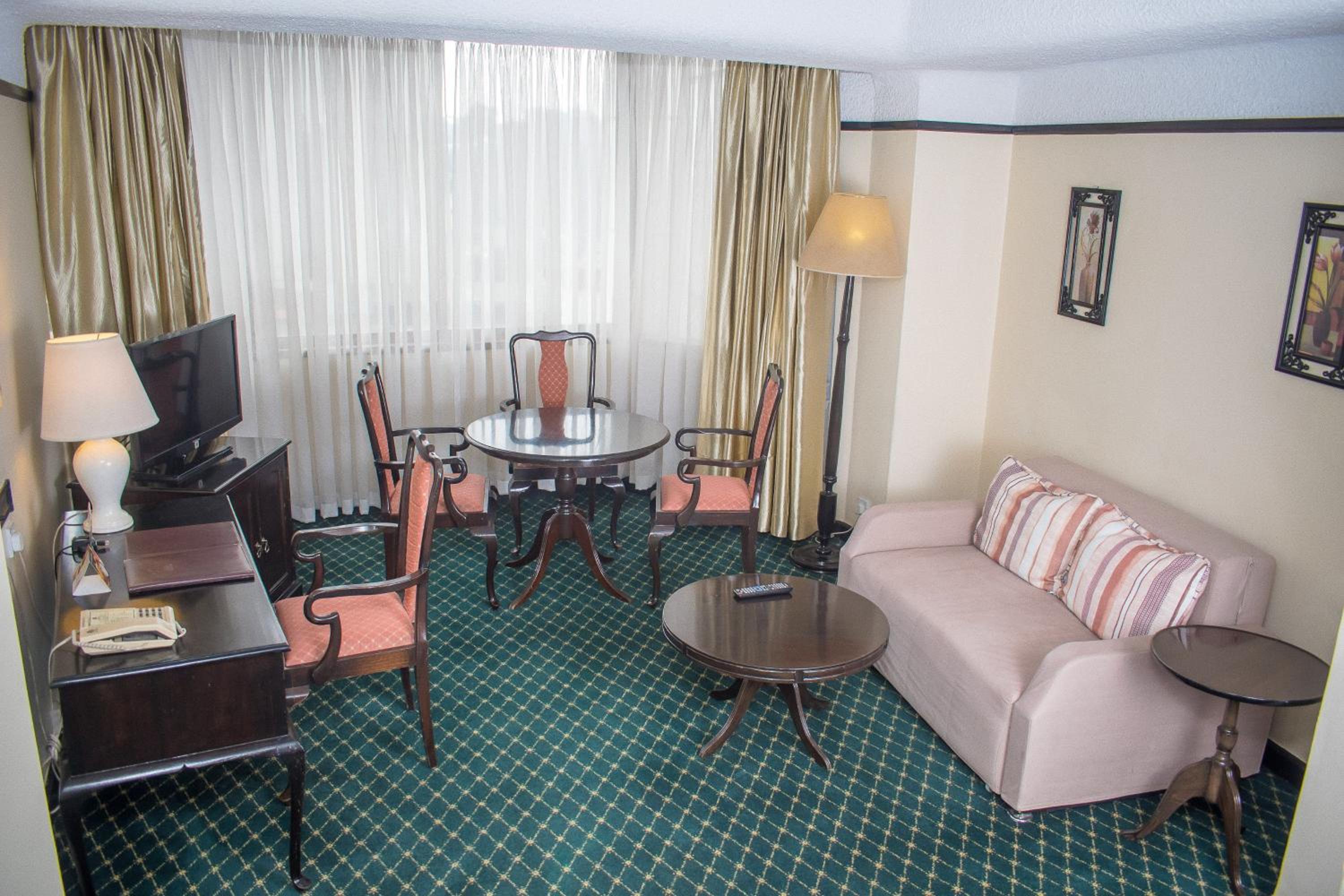 Panoramic Suite - Photo 28