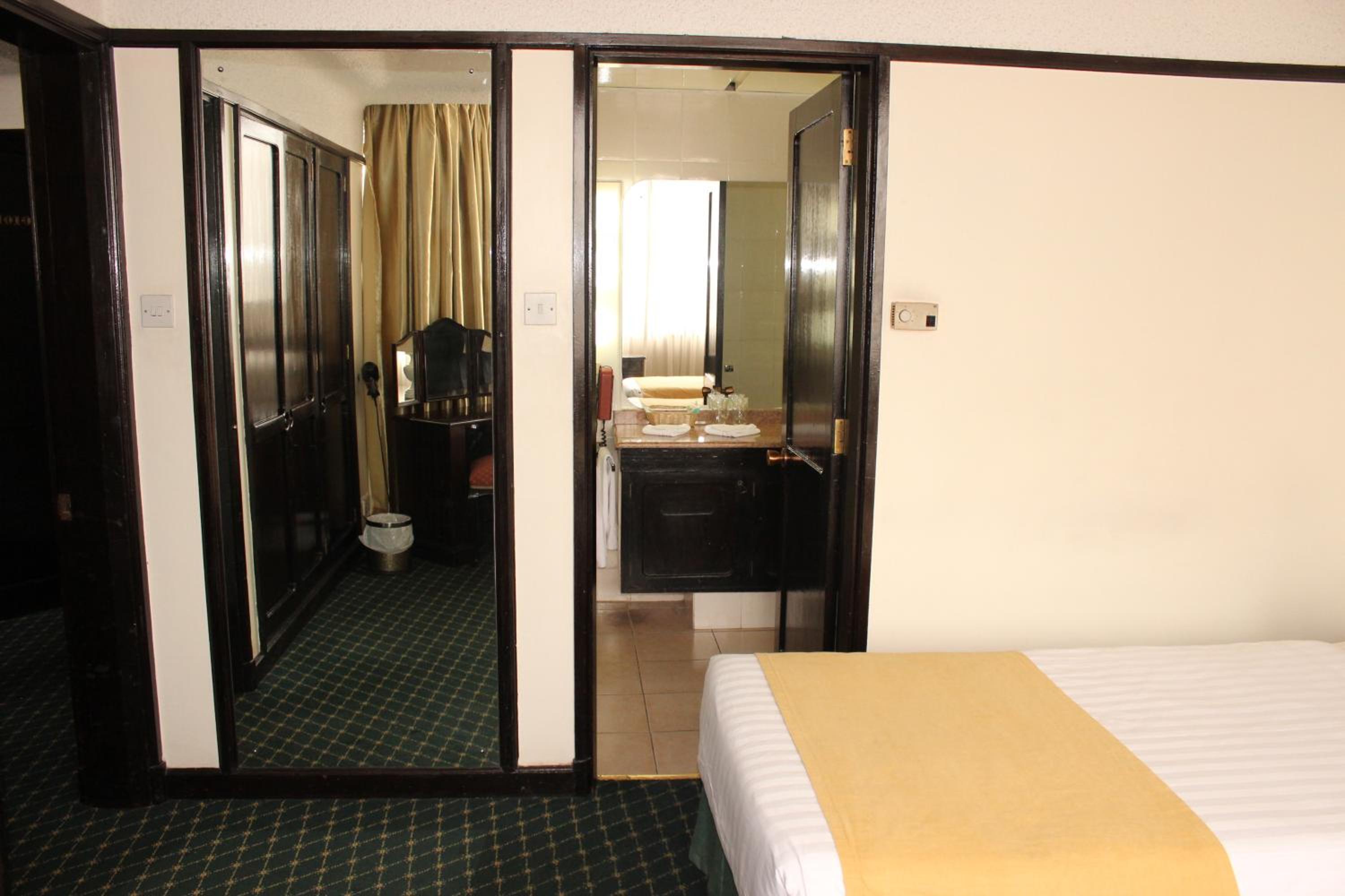 Suite with Balcony - Photo 20