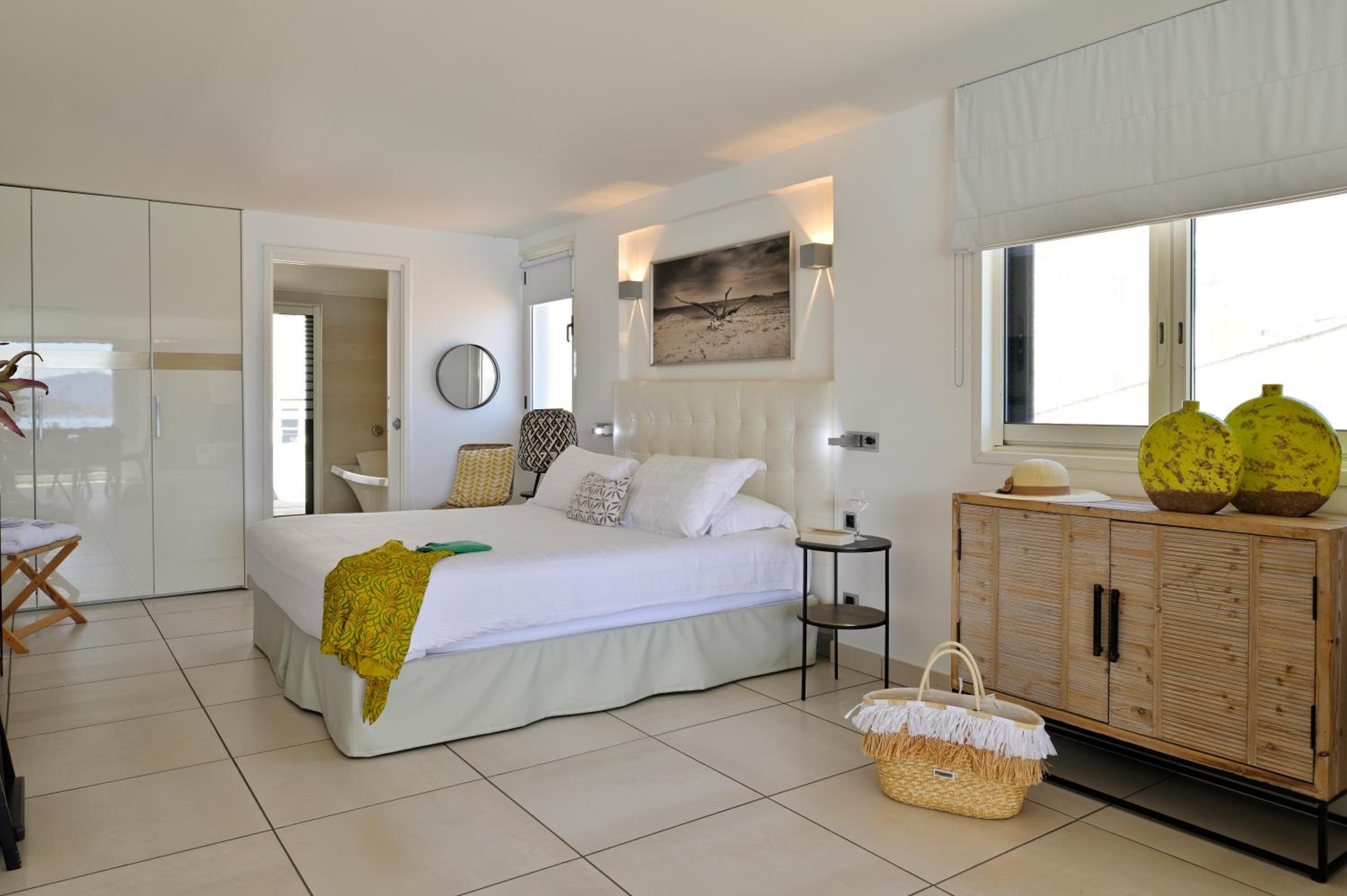 Panoramic sea view suite with jacuzzi - Photo 2
