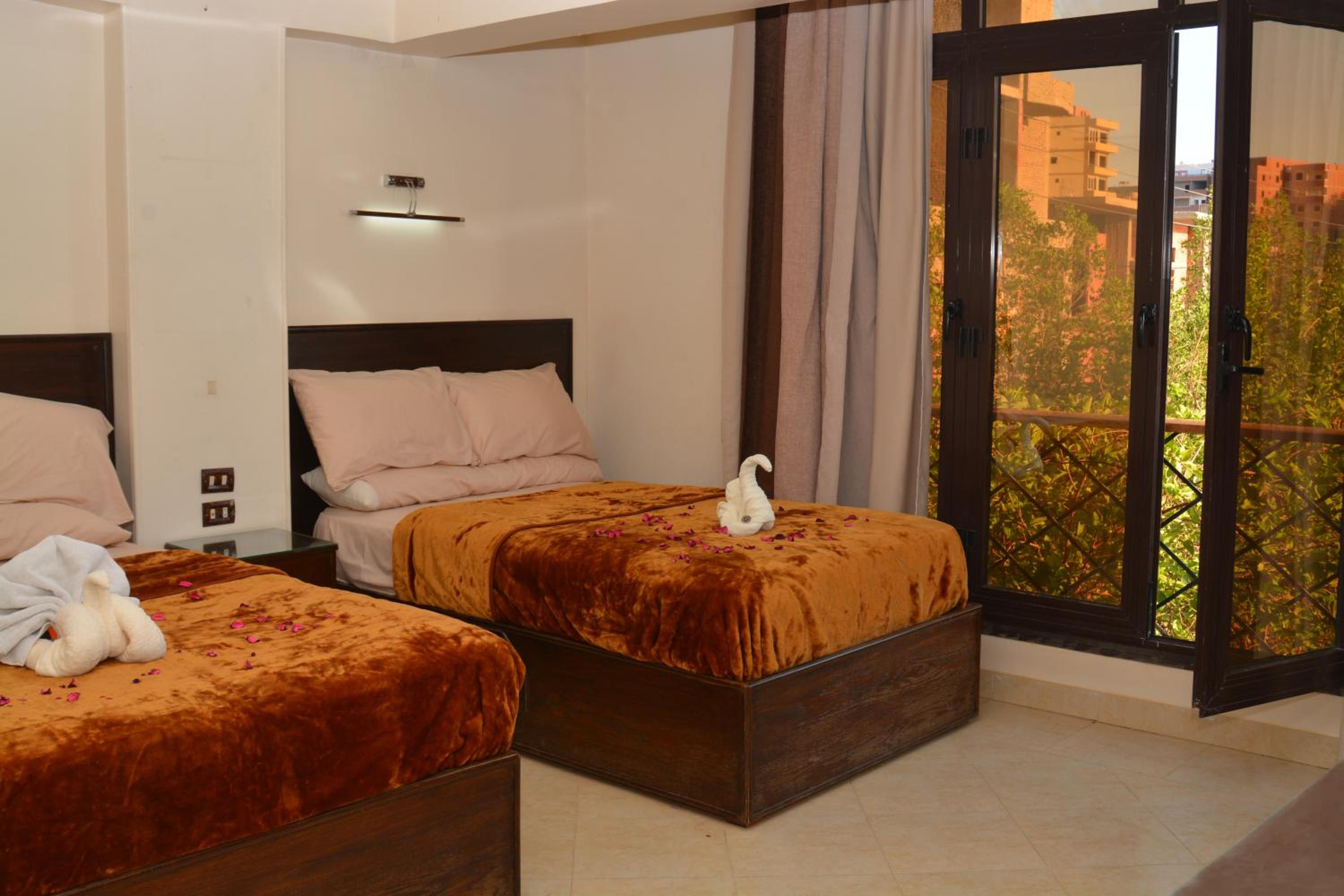 Family Room with Sea View - Photo 8