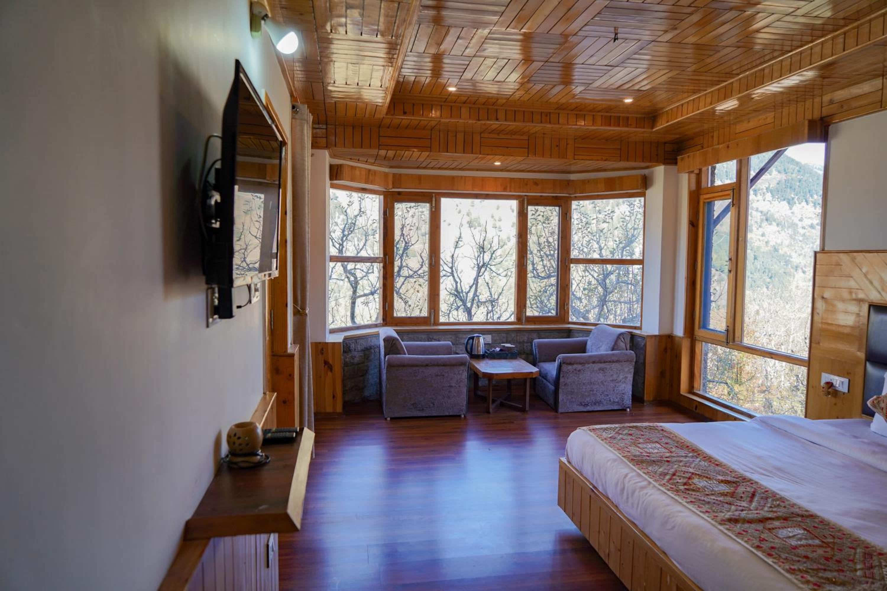 Double Room with Mountain View - Welcome Drink, Complimentary 2pcs Laundry, Late Check out upto 2hrs - Photo 21