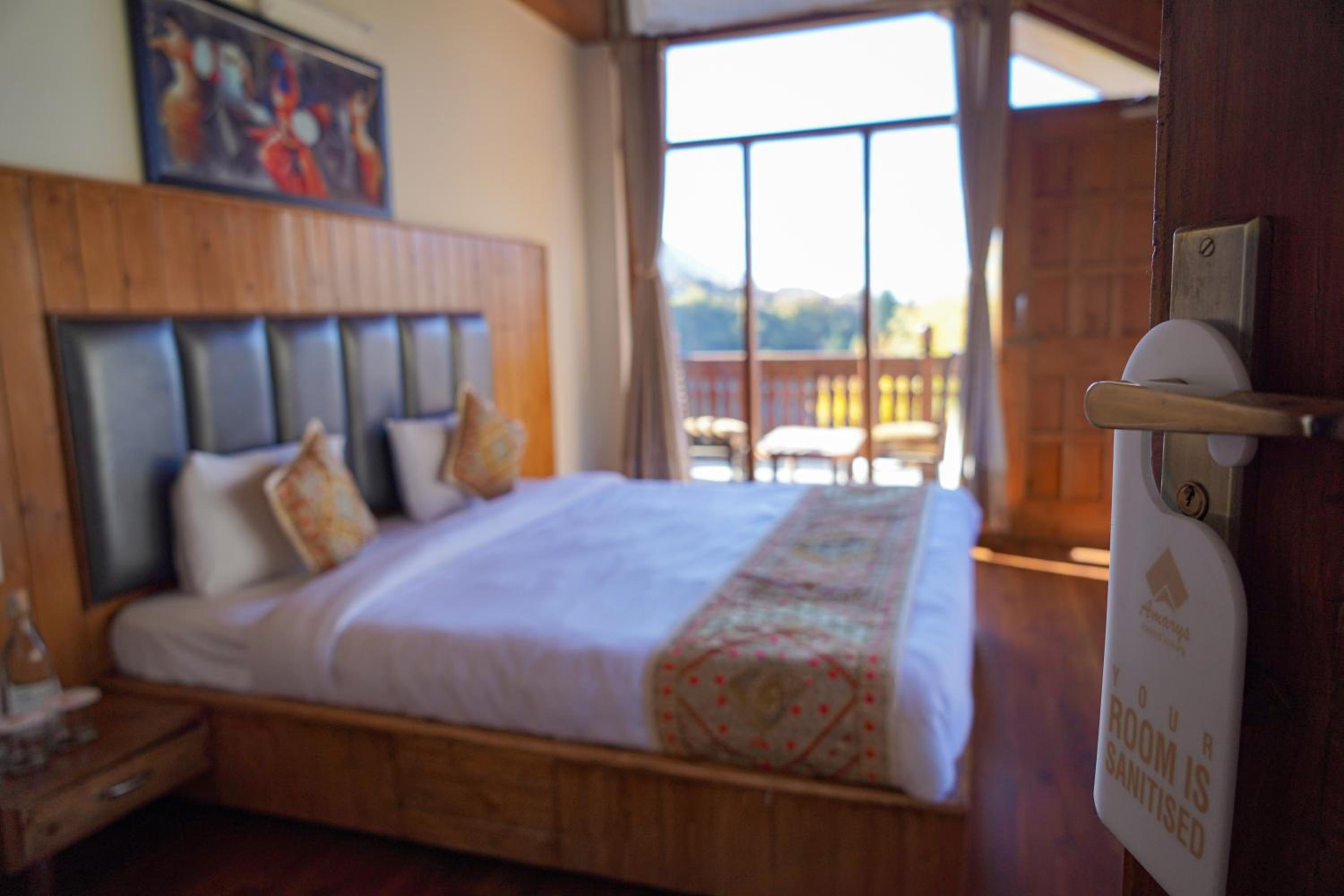 Double Room with Mountain View - Welcome Drink, Complimentary 2pcs Laundry, Late Check out upto 2hrs - Photo 20