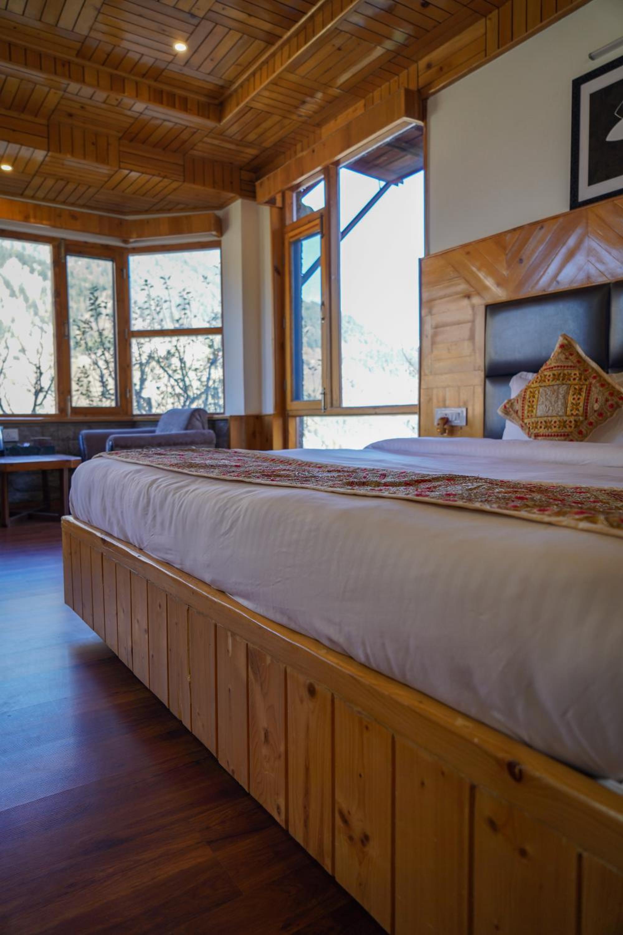 Double Room with Mountain View - Welcome Drink, Complimentary 2pcs Laundry, Late Check out upto 2hrs - Photo 19