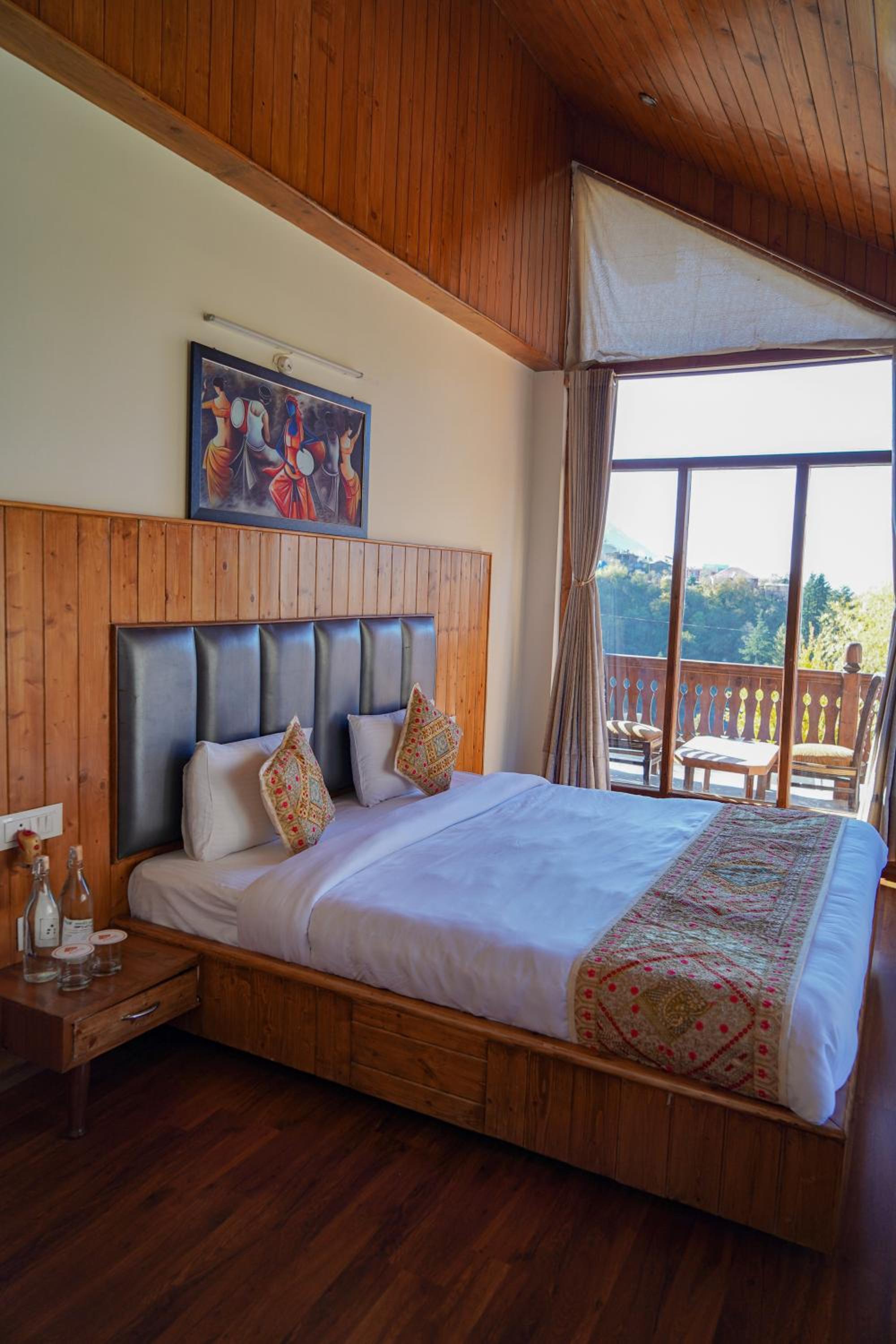 Double Room with Mountain View - Welcome Drink, Complimentary 2pcs Laundry, Late Check out upto 2hrs - Photo 18