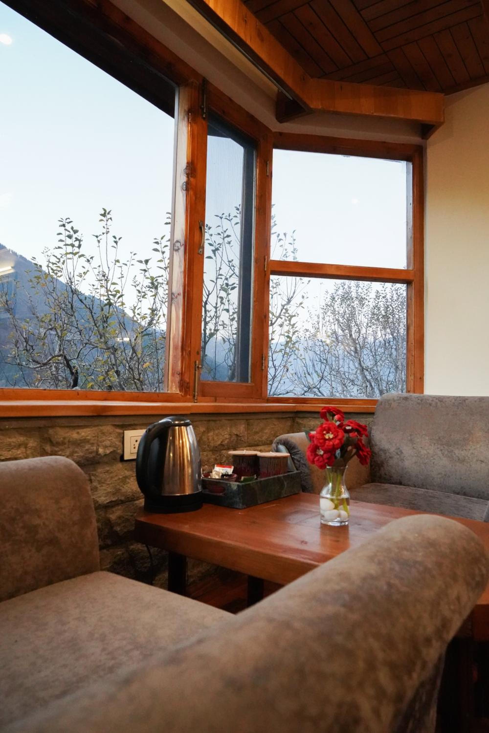 Double Room with Mountain View - Welcome Drink, Complimentary 2pcs Laundry, Late Check out upto 2hrs - Photo 15