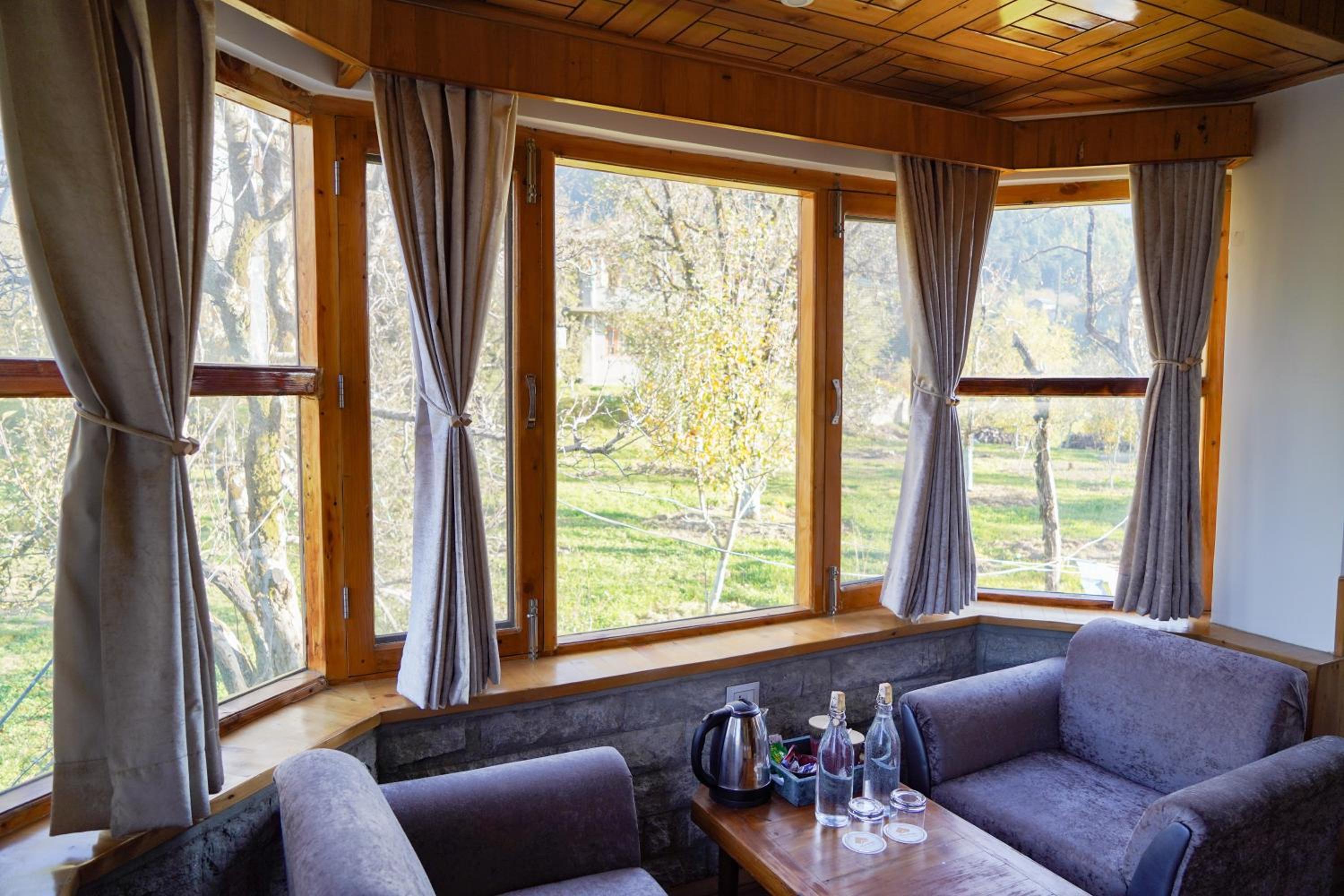 Double Room with Mountain View - Welcome Drink, Complimentary 2pcs Laundry, Late Check out upto 2hrs - Photo 14