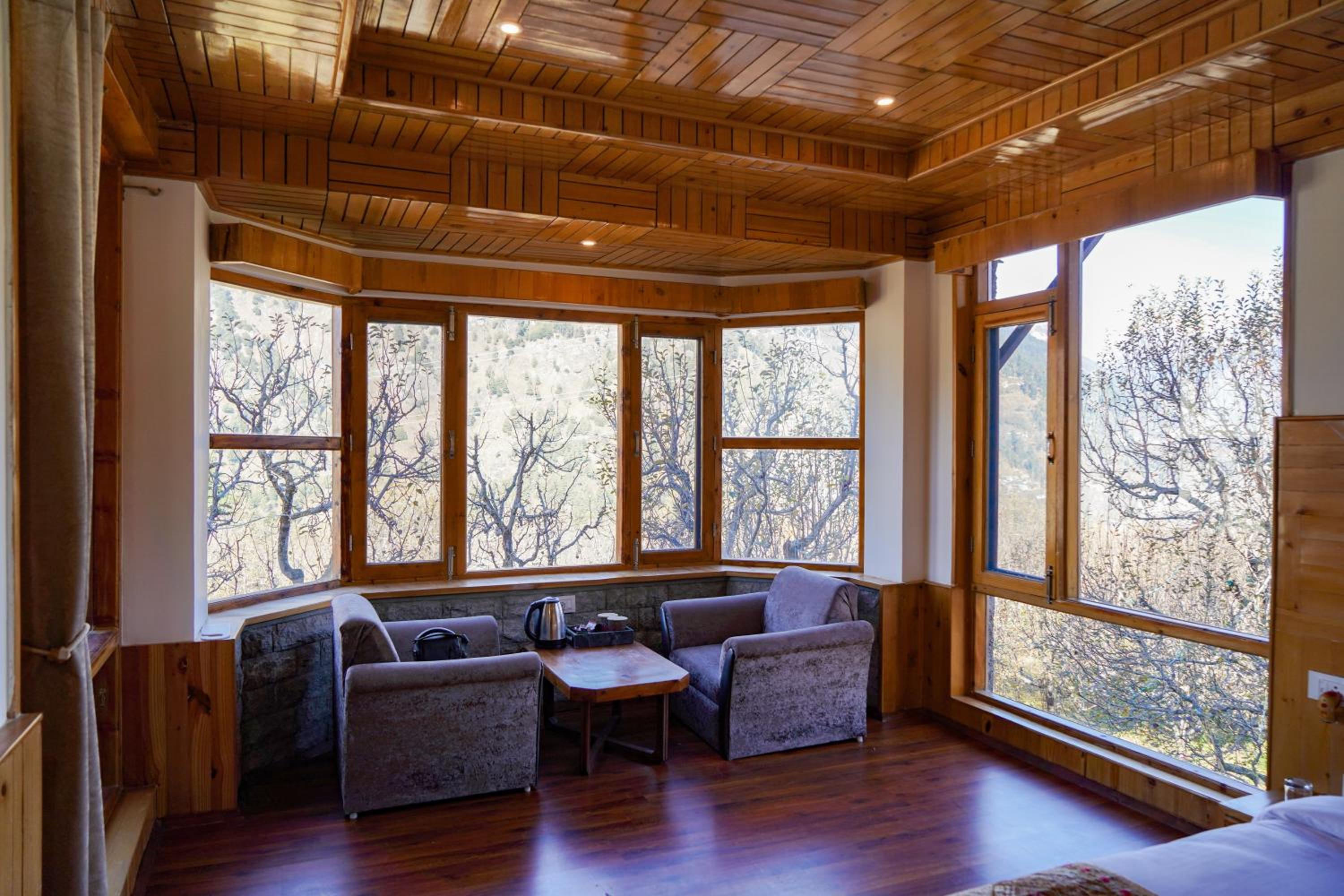 Double Room with Mountain View - Welcome Drink, Complimentary 2pcs Laundry, Late Check out upto 2hrs - Photo 13
