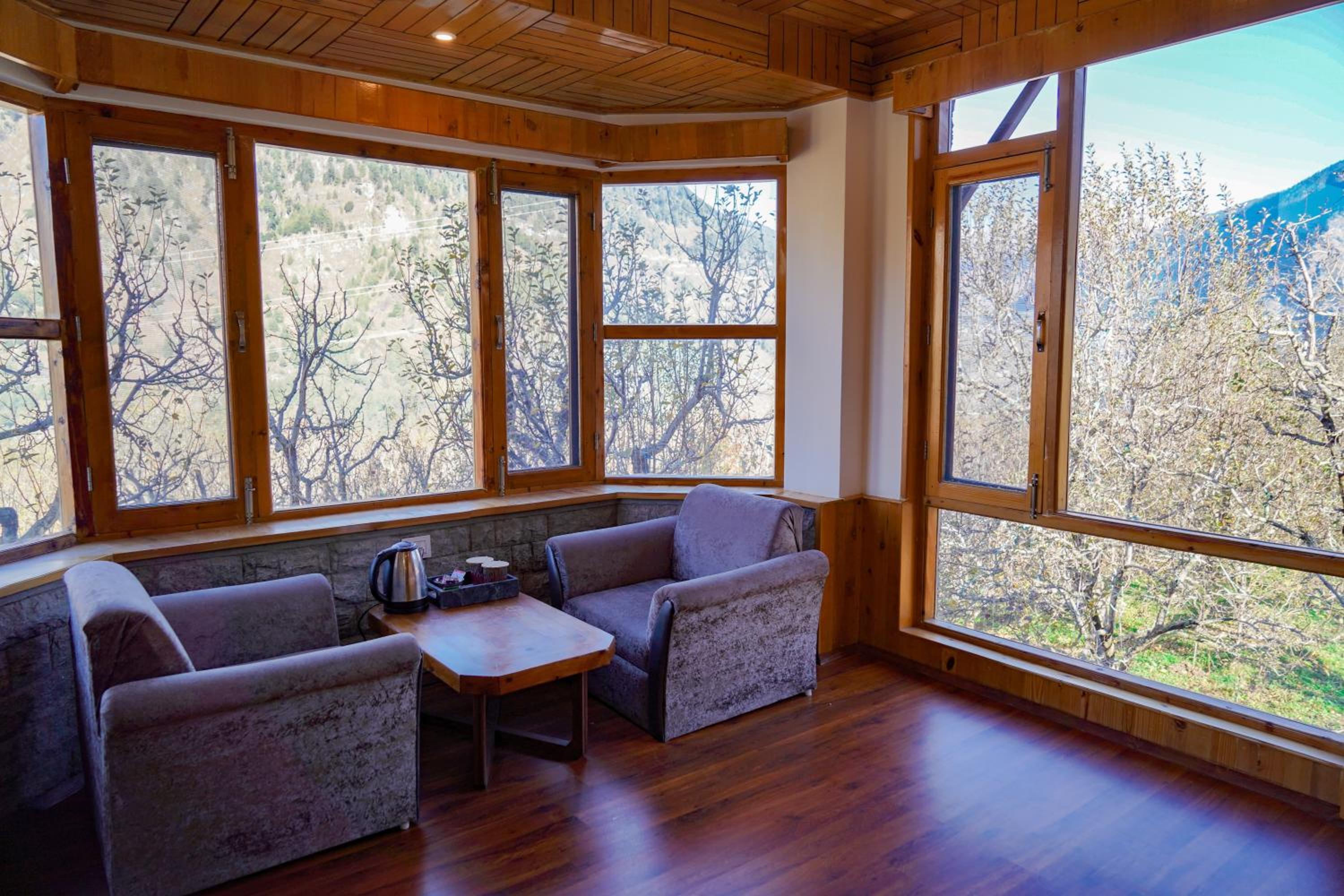 Double Room with Mountain View - Welcome Drink, Complimentary 2pcs Laundry, Late Check out upto 2hrs - Photo 12