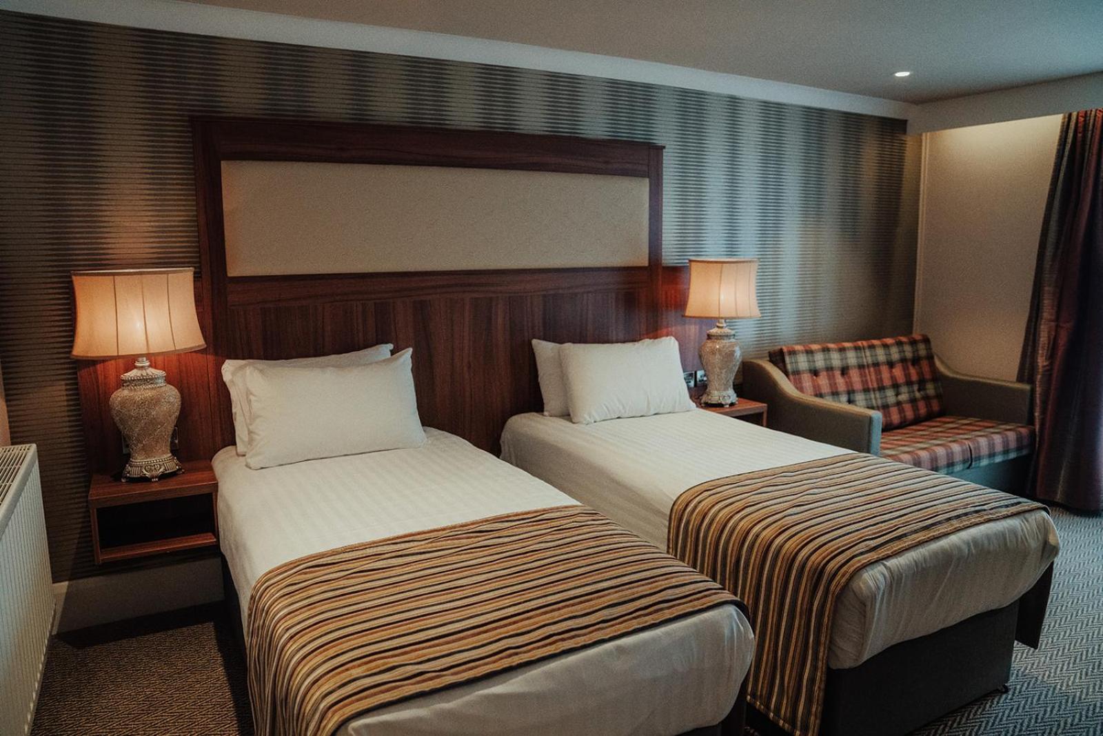 Standard Twin Room - Photo 3