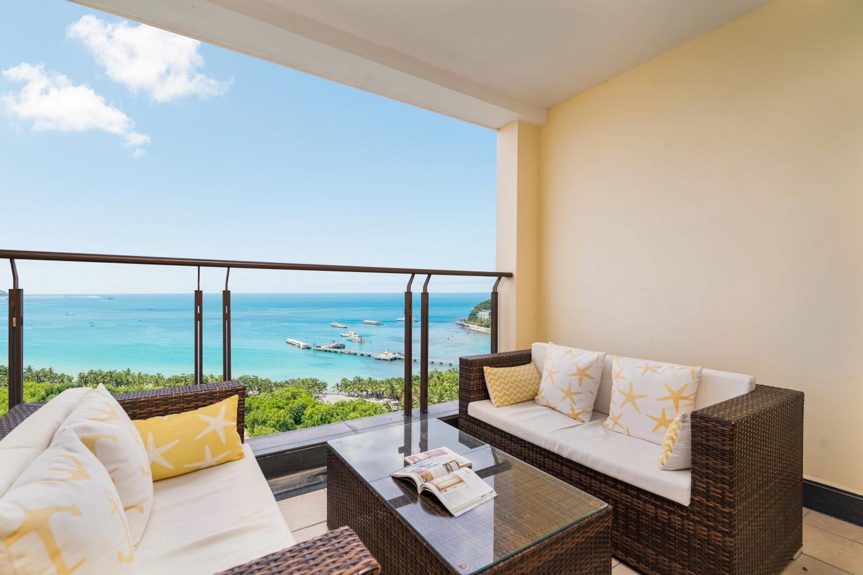 Two-Bedroom Apartment with Sea View - Photo 9