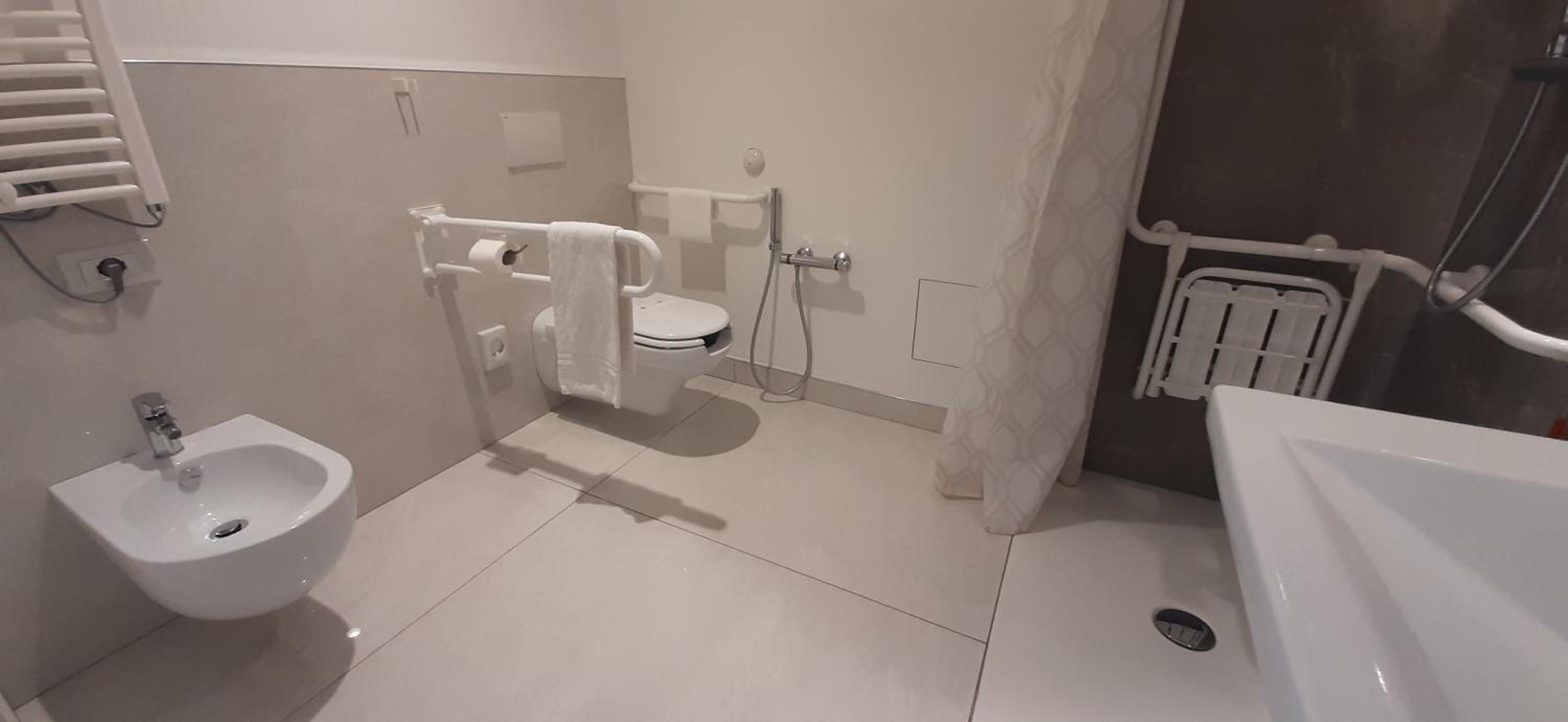 Double Room - Disability Access - Photo 5