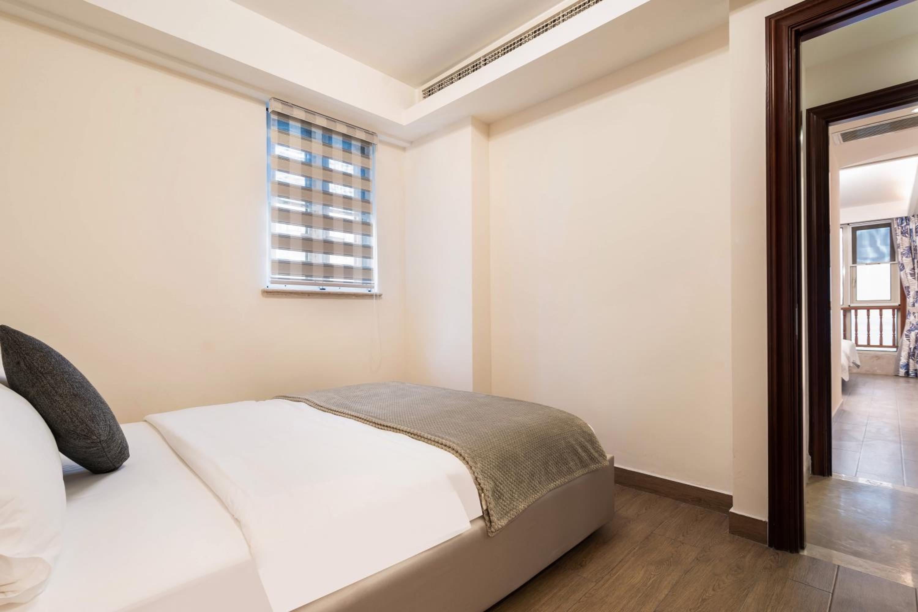 Two-Bedroom Apartment with Sea View - Photo 2
