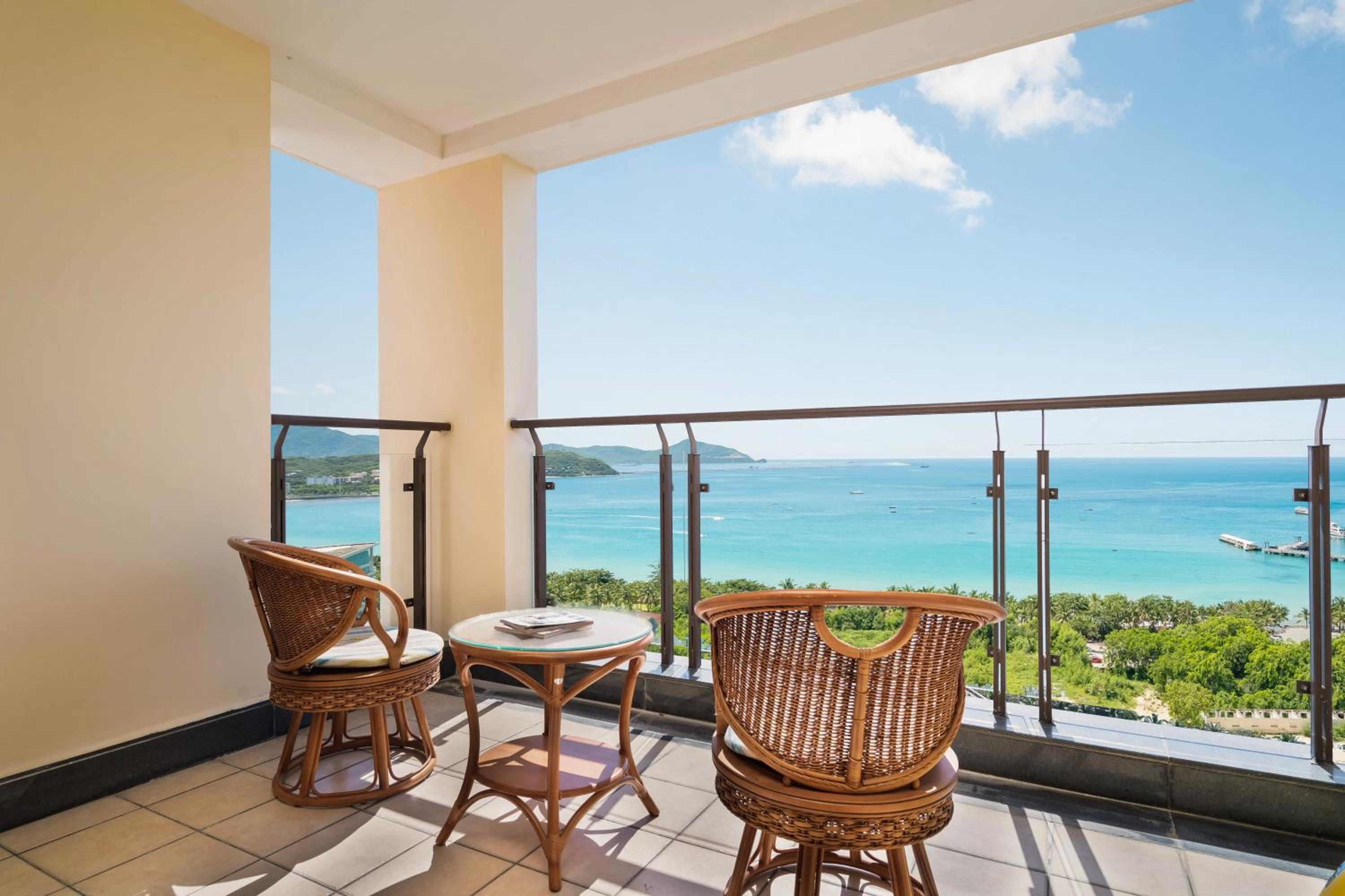 Two-Bedroom Apartment with Sea View - Photo 8
