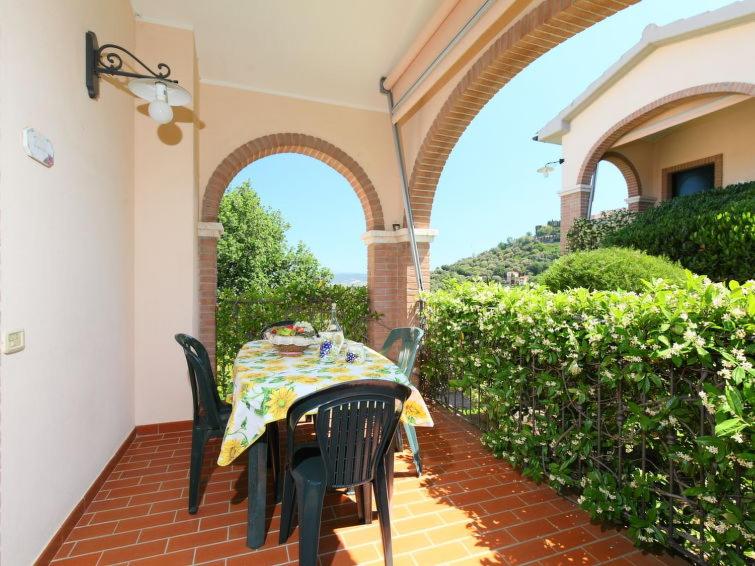 Two-Bedroom Apartment with Garden View photo 3