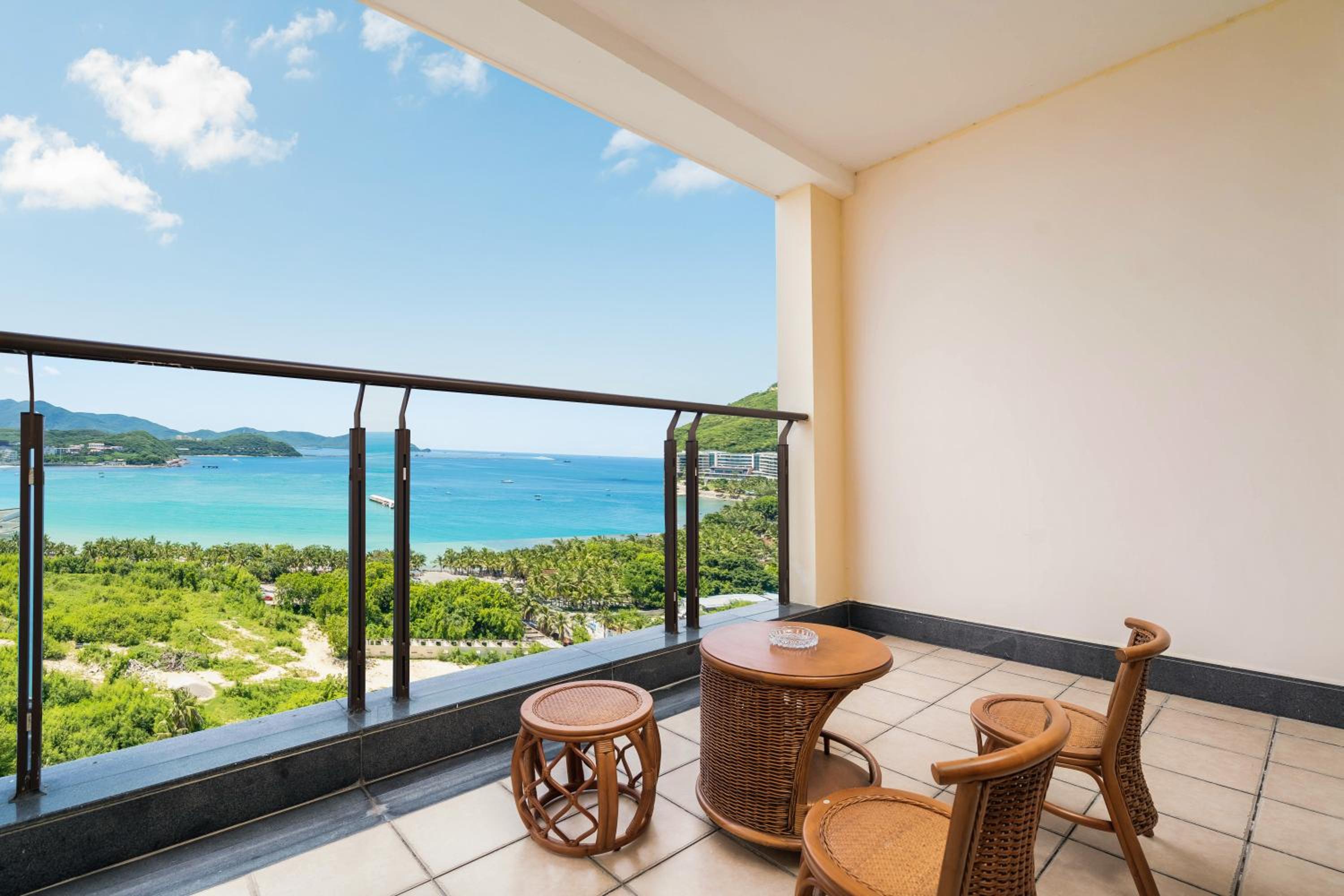 Two-Bedroom Apartment with Sea View - Photo 4