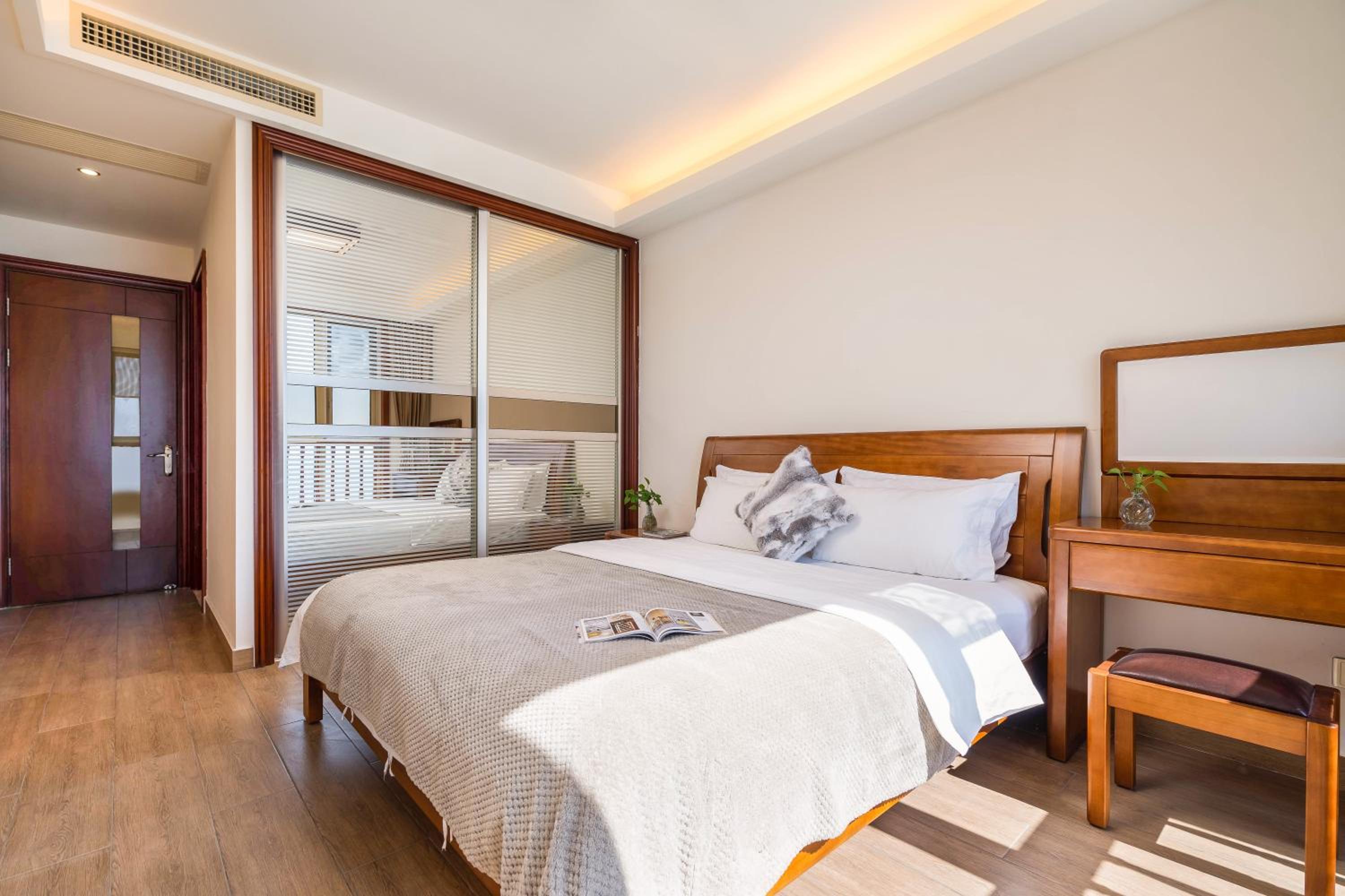 Two-Bedroom Apartment with Sea View - Photo 13
