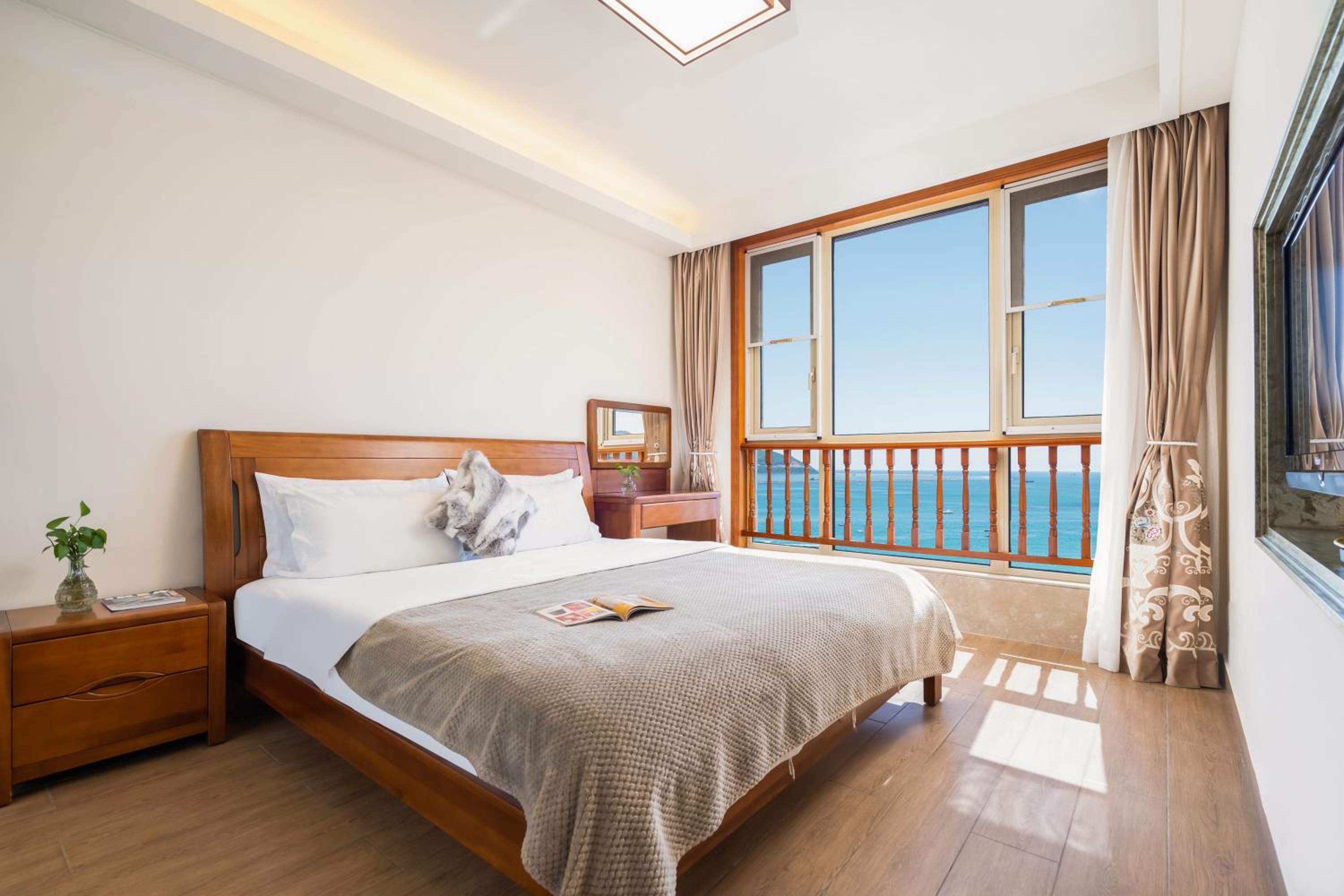 Two-Bedroom Apartment with Sea View - Photo 17