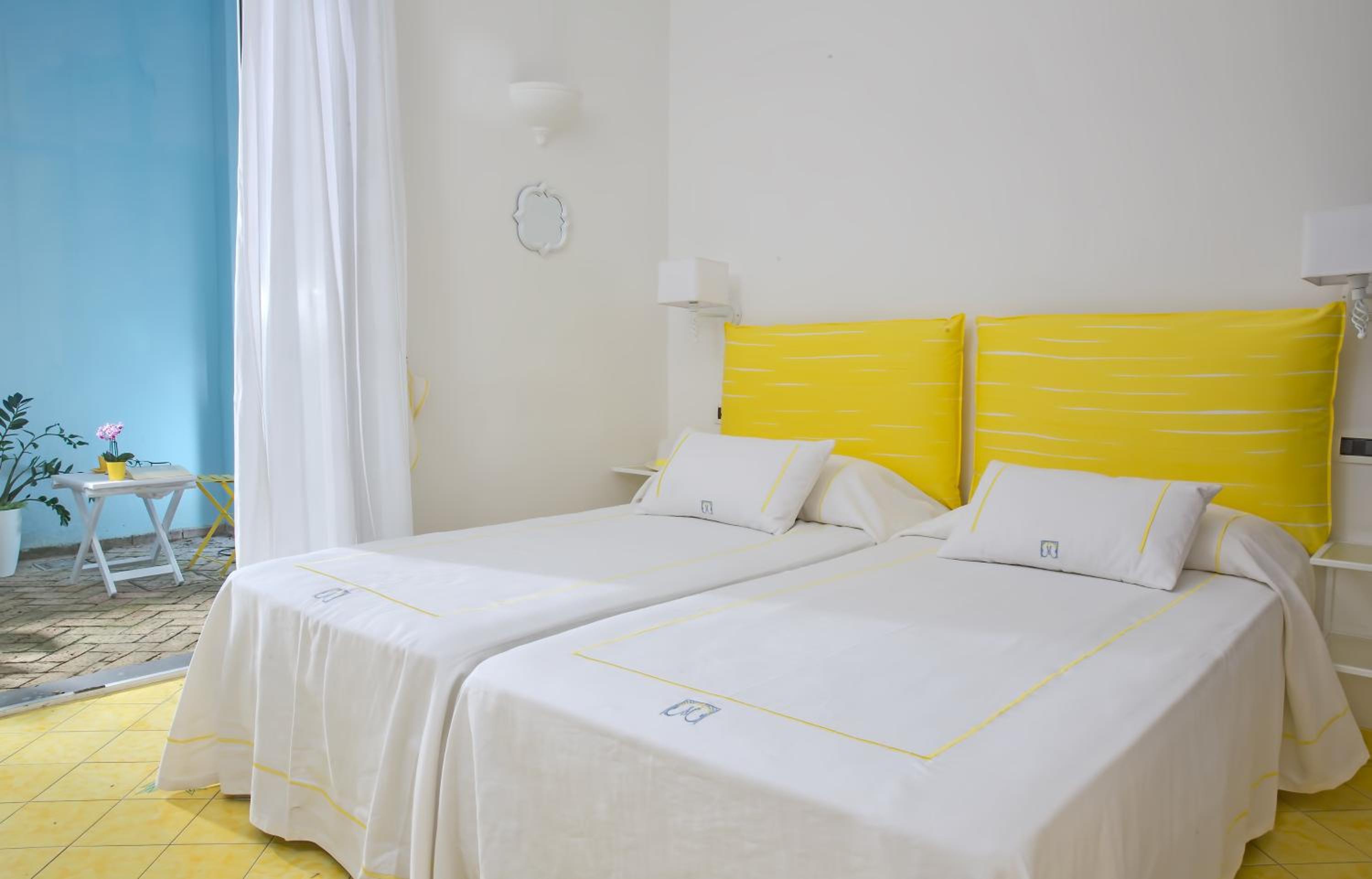 Standard double room with internal view - Photo 5