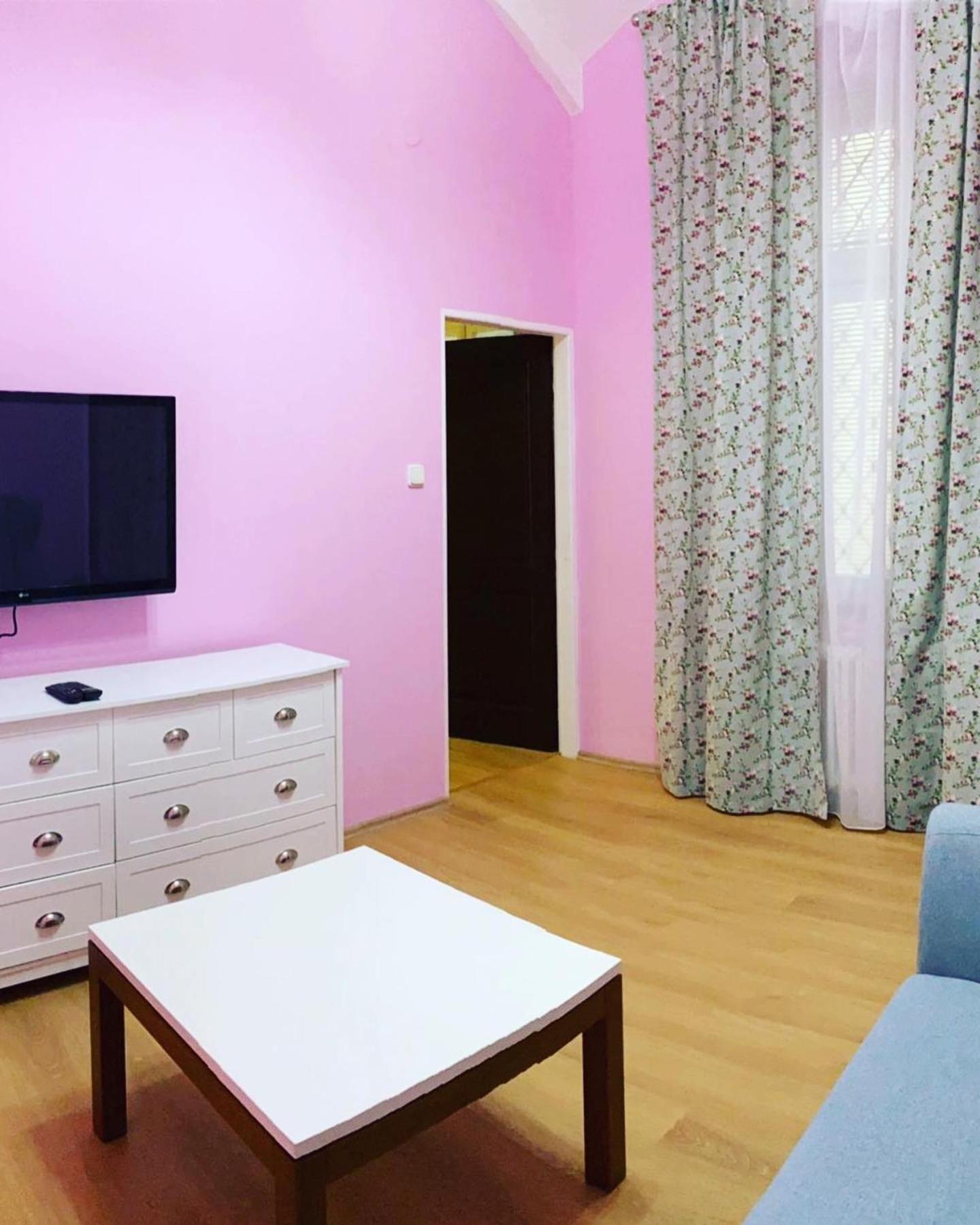 One-Bedroom Apartment - Photo 4
