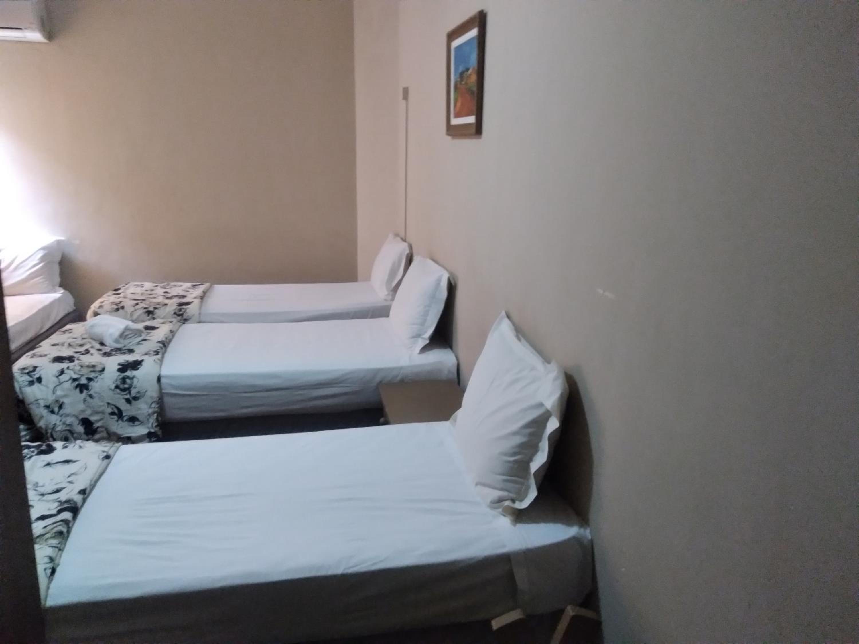 Economy Triple Room