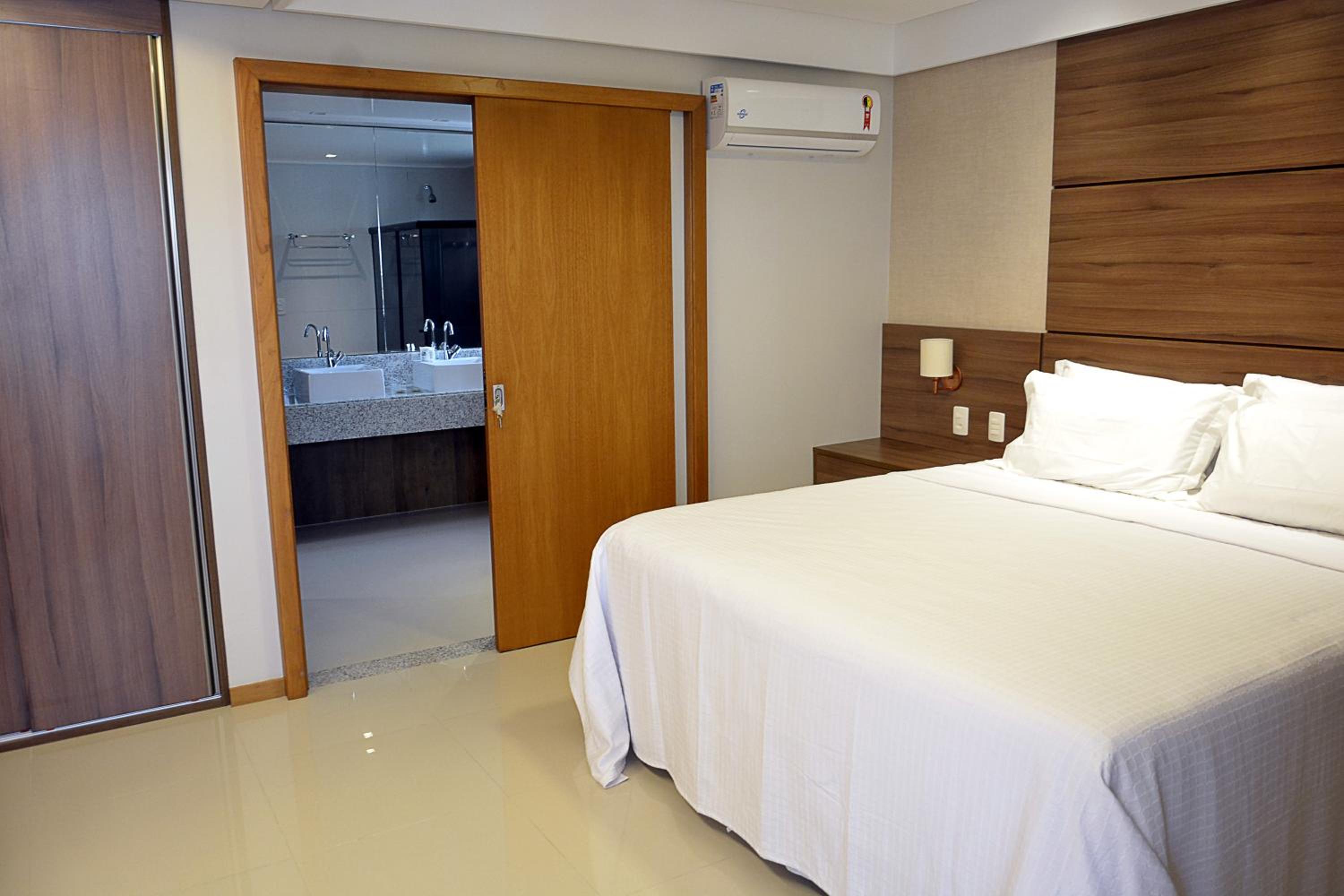 Pituba Praiamar Hotel — King Suite with Spa Bath