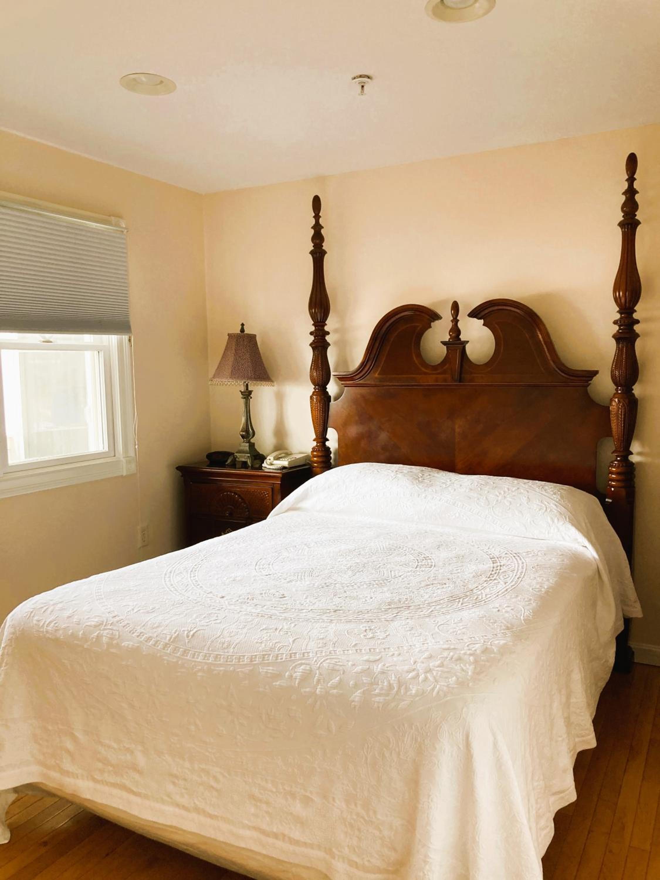 One-Bedroom Suite with Kitchenette, Deck, and Partial Ocean View – 1B
