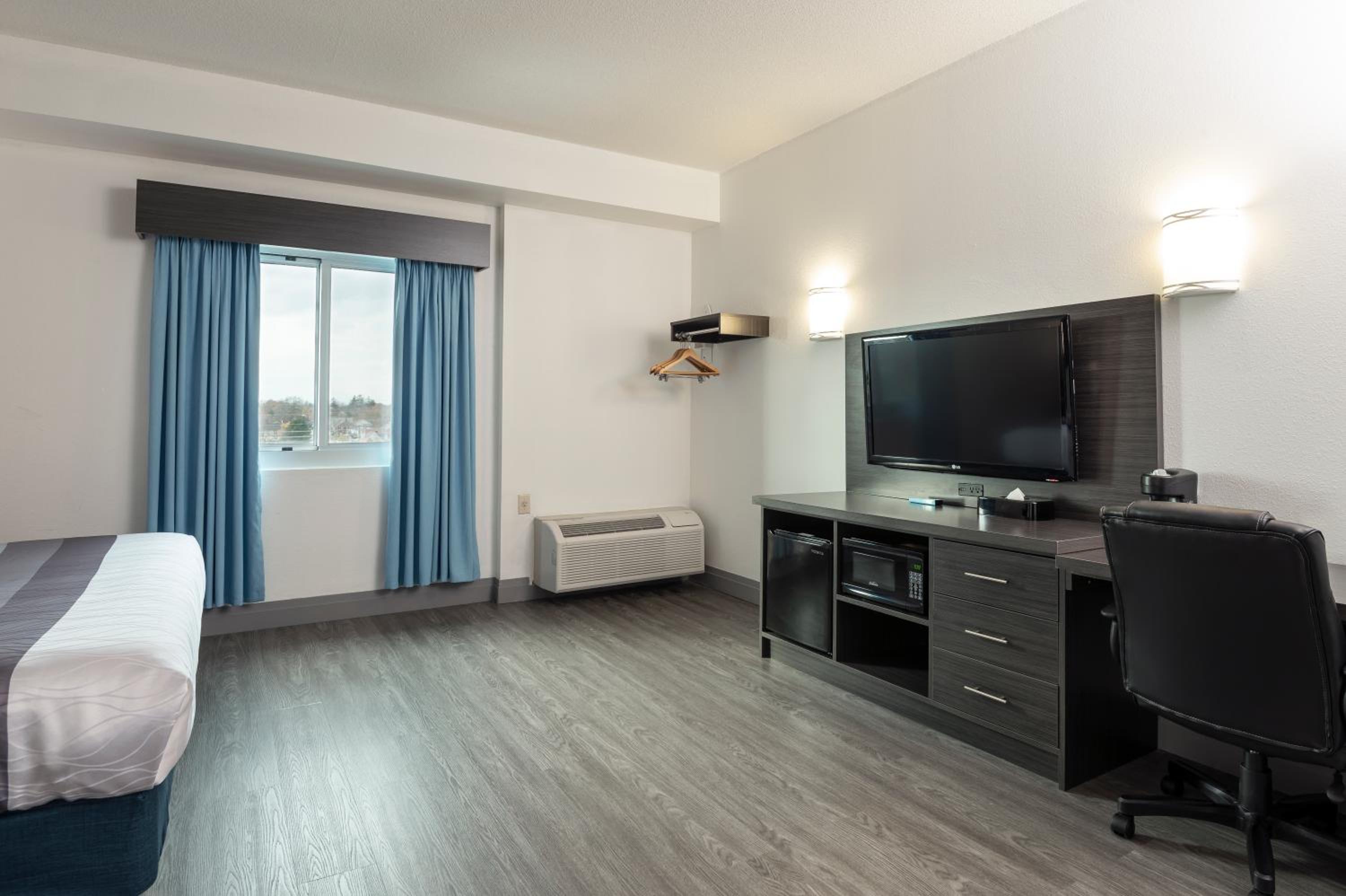 King Room - Accessible/Non Smoking - Photo 3