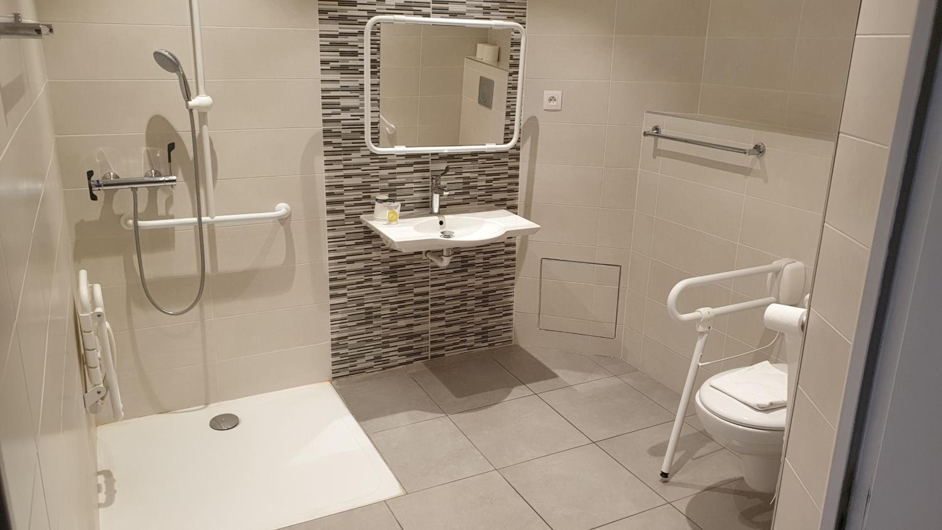 Triple Room - Disability Access - Photo 2