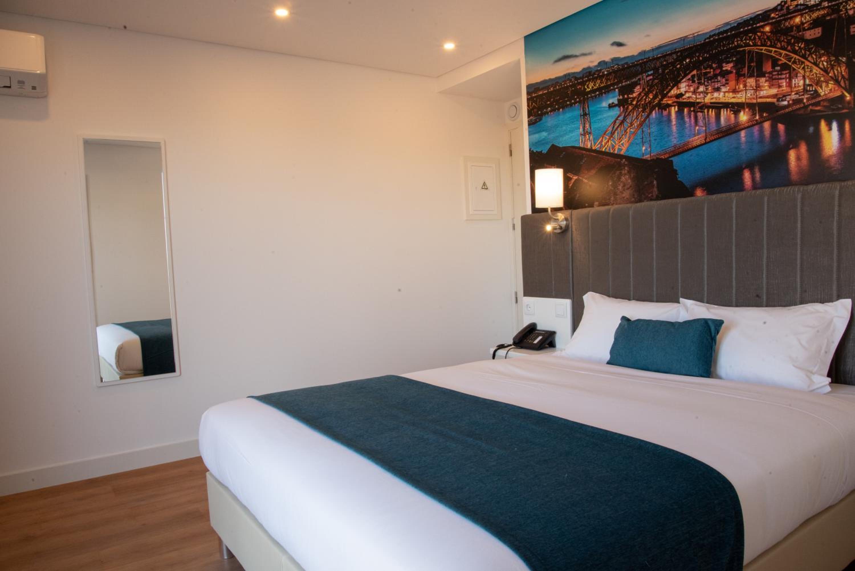 Double Room with Balcony - Photo 2