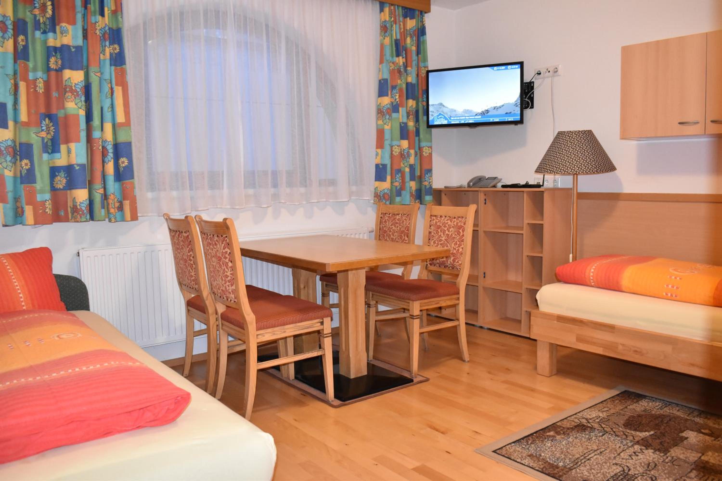 One-Bedroom Apartment photo 1