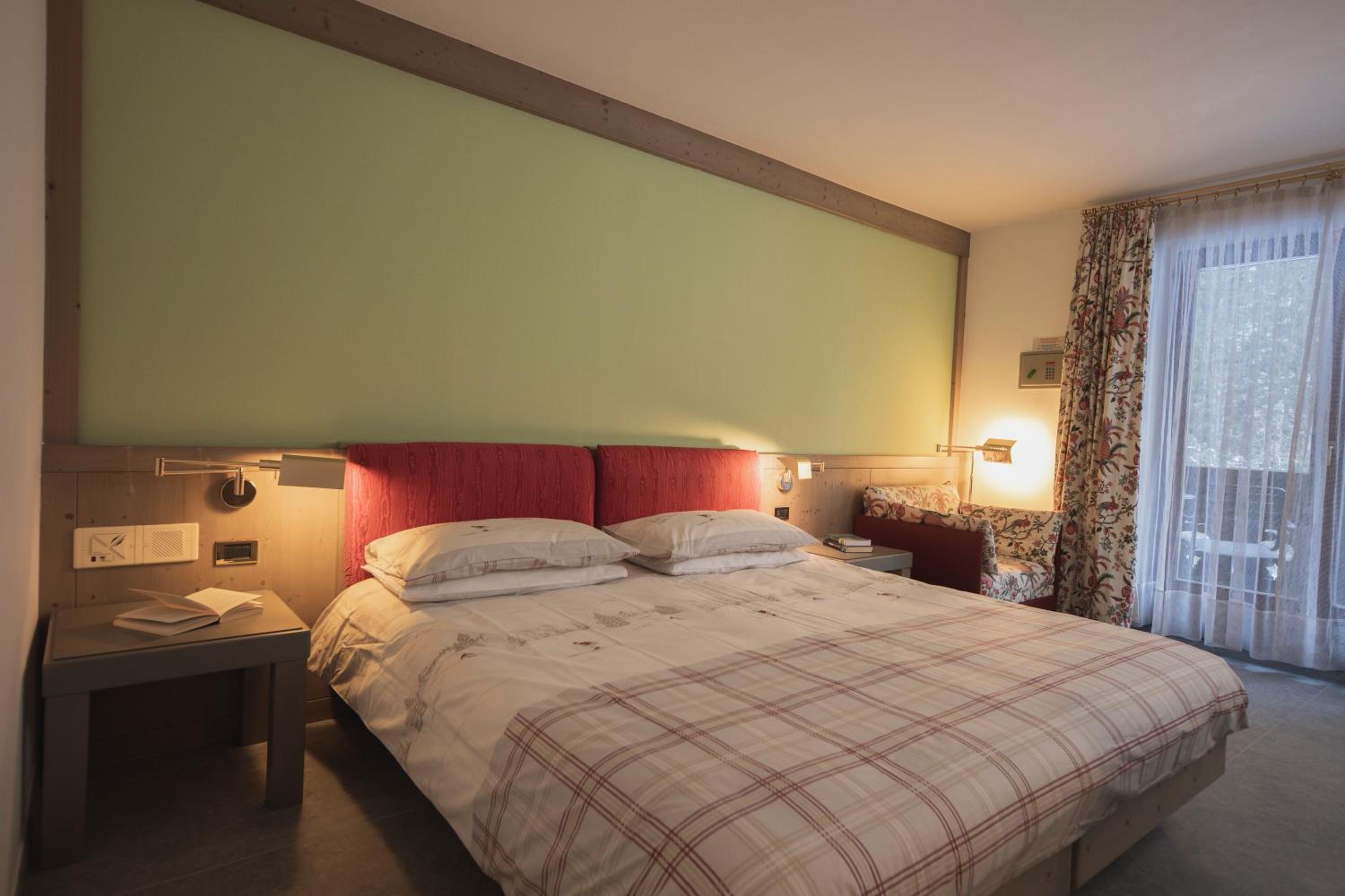 Double or Twin Room with Balcony - Photo 9