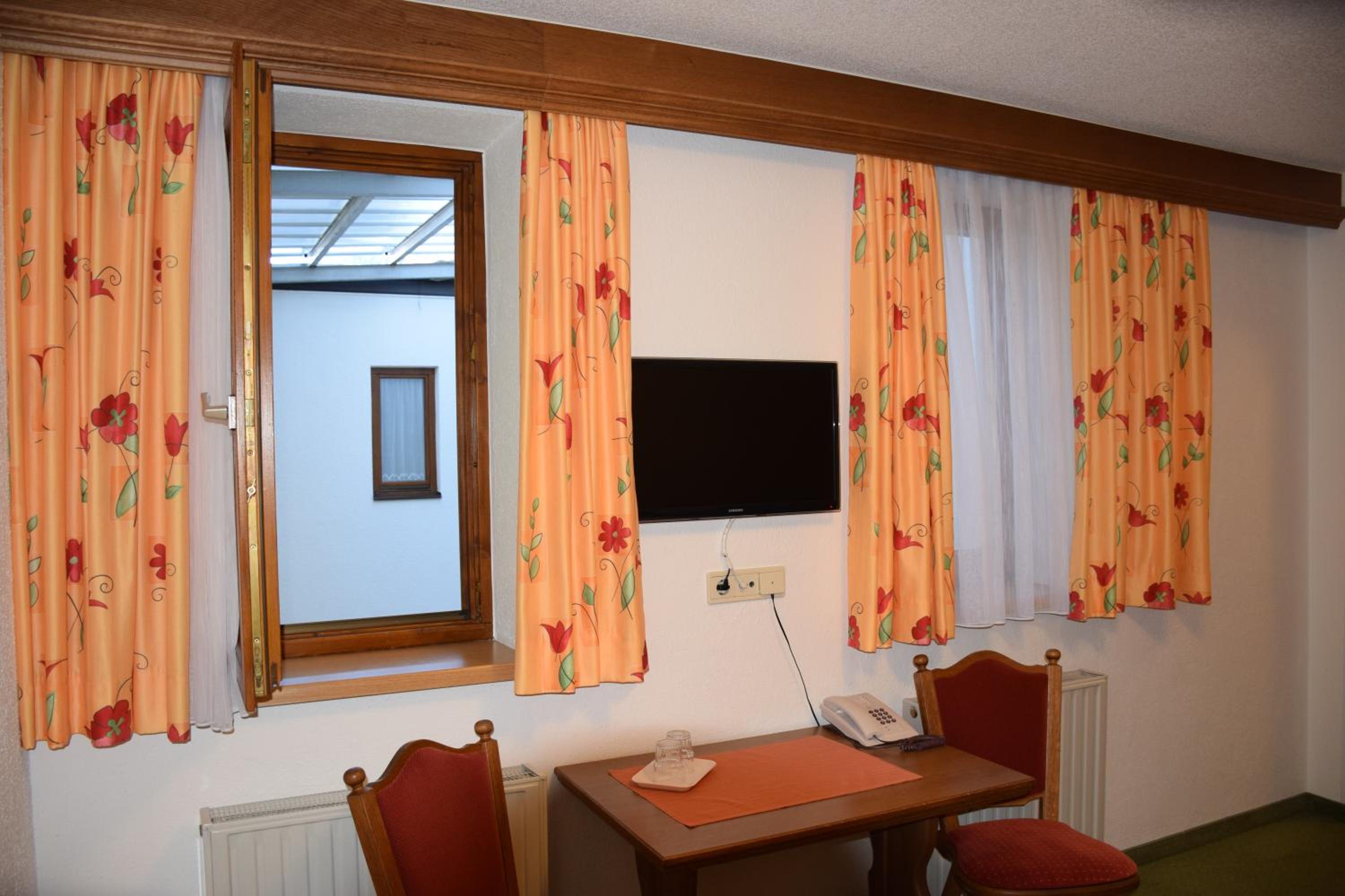 Budget Double Room photo 3