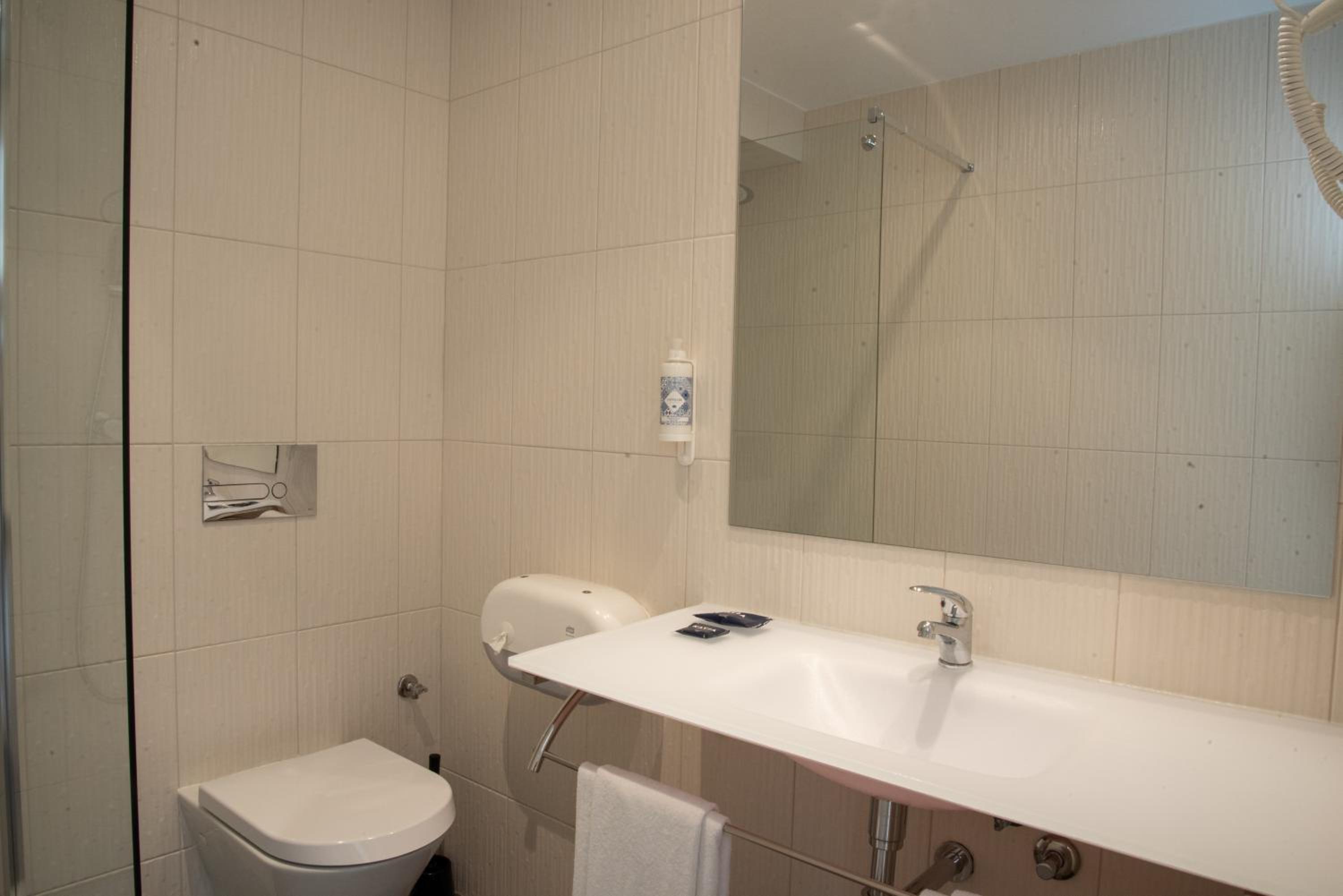 Double Room - Photo 4