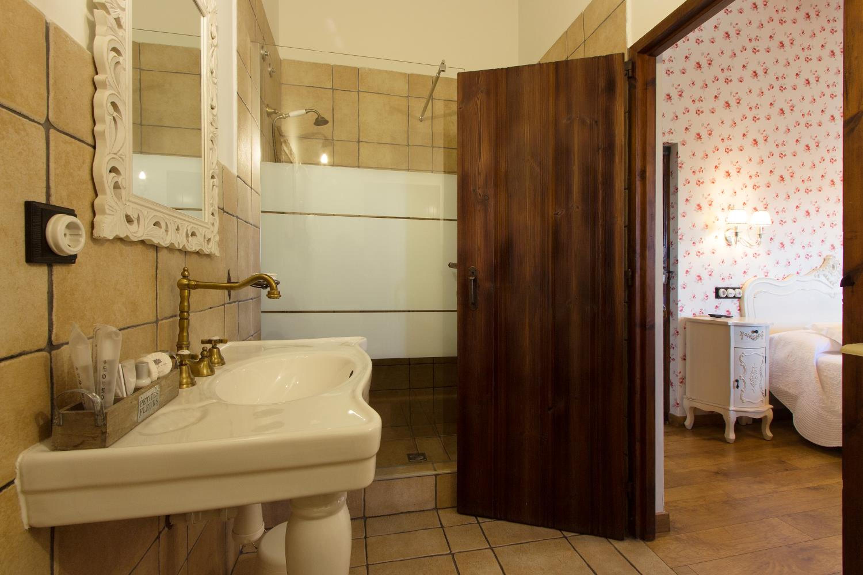 Double Room - Photo 6