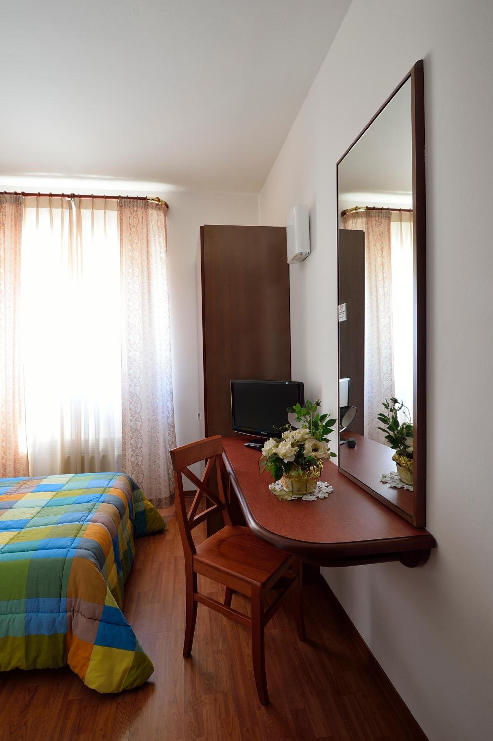 Single Room photo 3