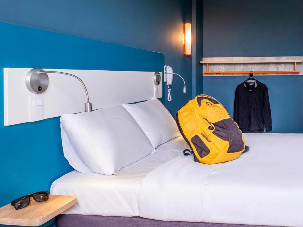 Standard Double Room - Disability Access - Photo 8