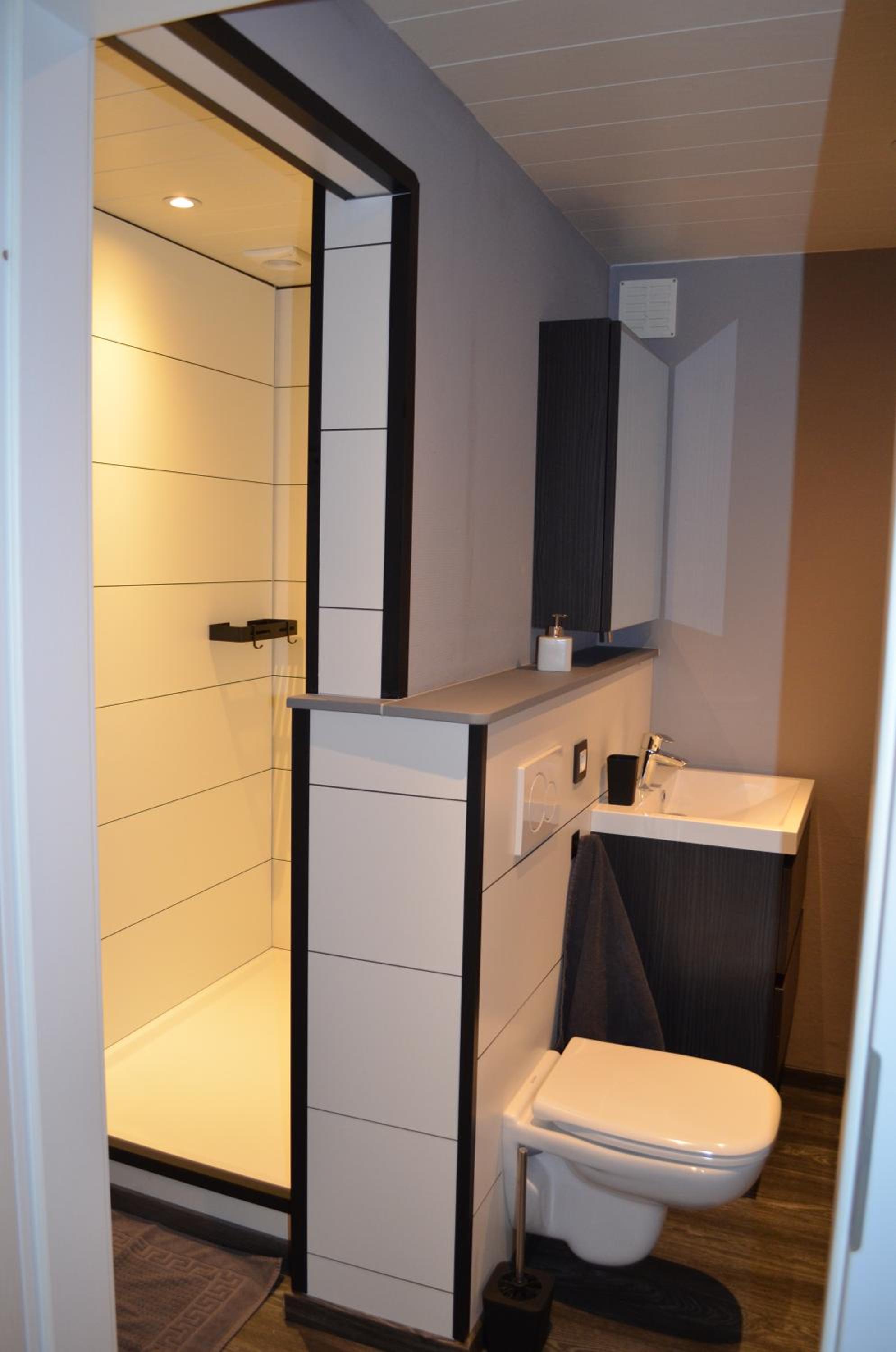 One-Bedroom Apartment - Photo 6