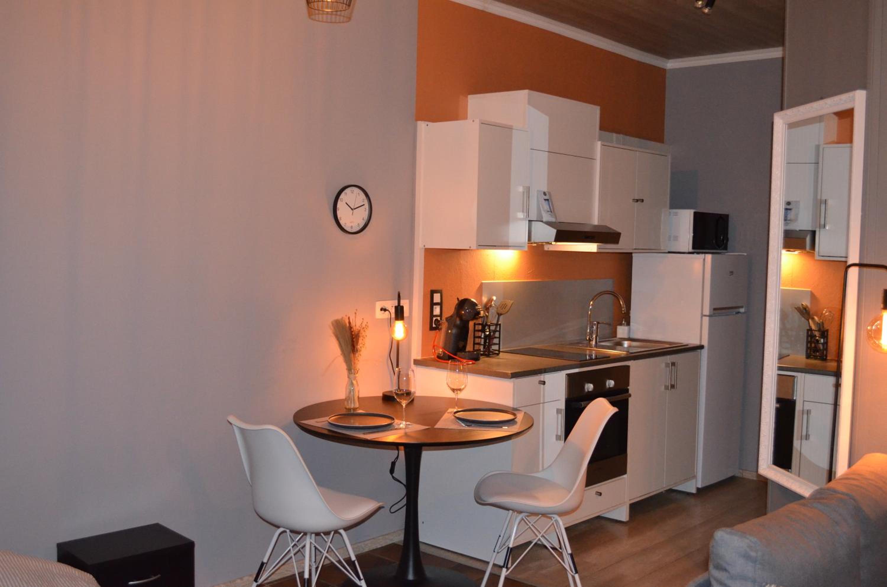 One-Bedroom Apartment - Photo 4