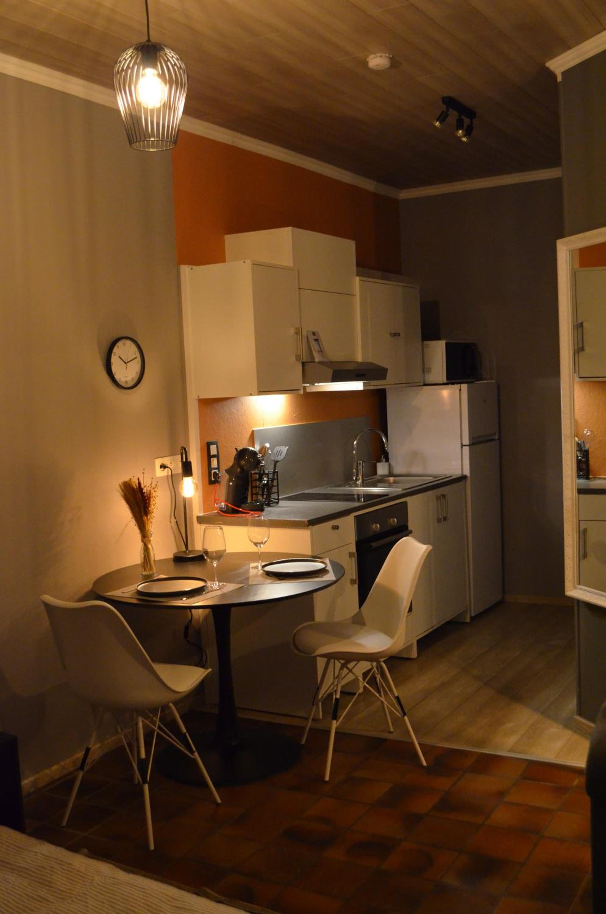 One-Bedroom Apartment - Photo 3