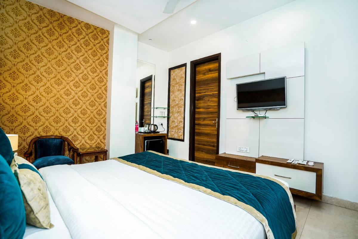 Deluxe Room - Photo 12