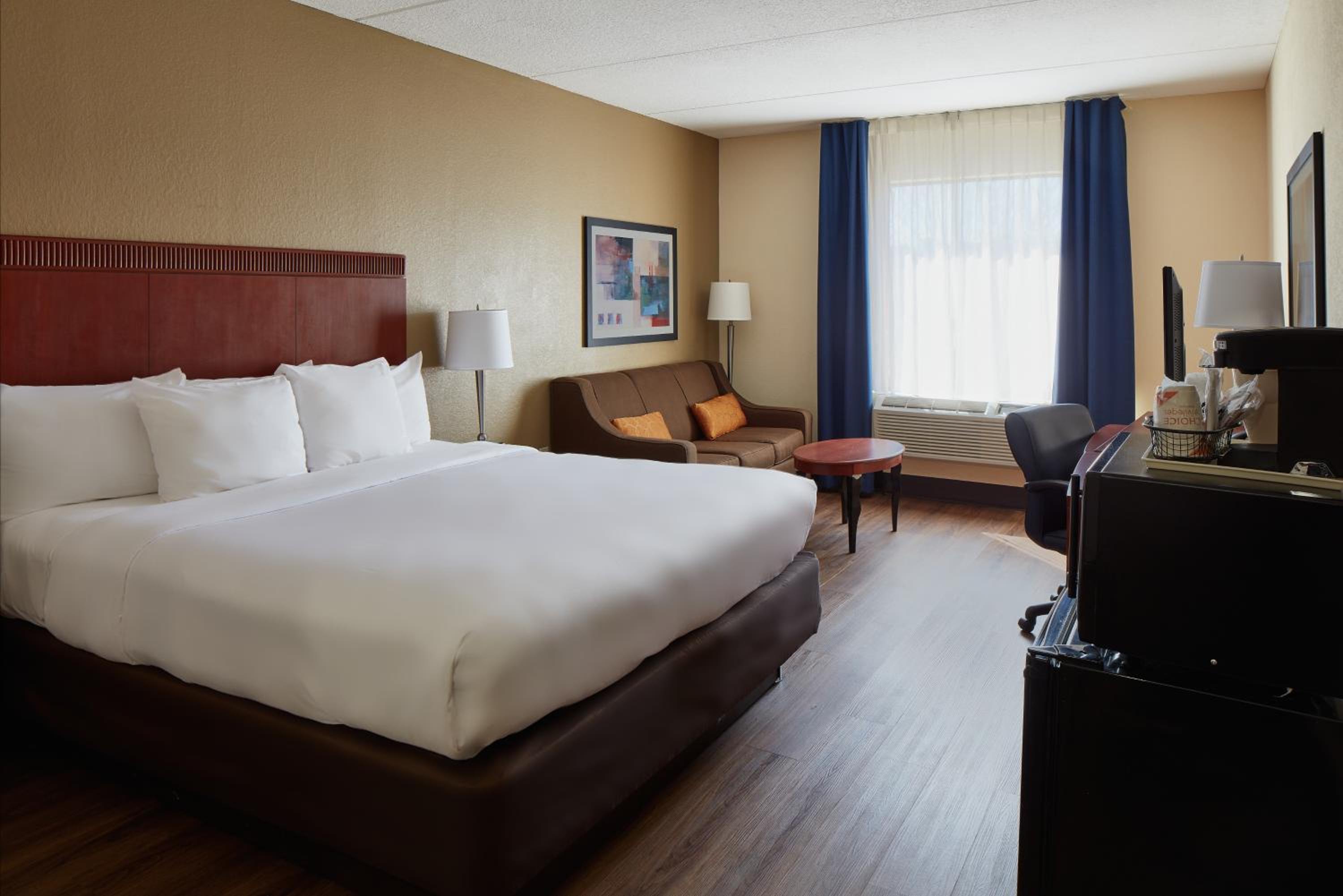 King Suite - Non-Smoking - Photo 2