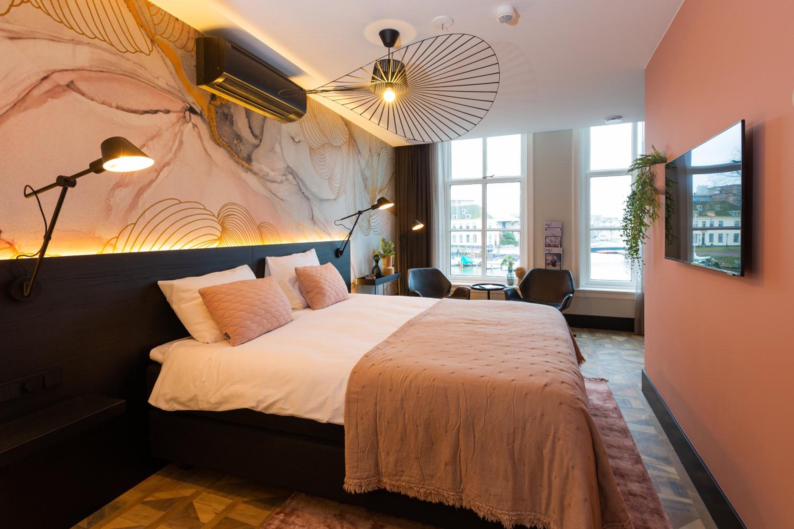 Junior suite with view on the harbor - Photo 11