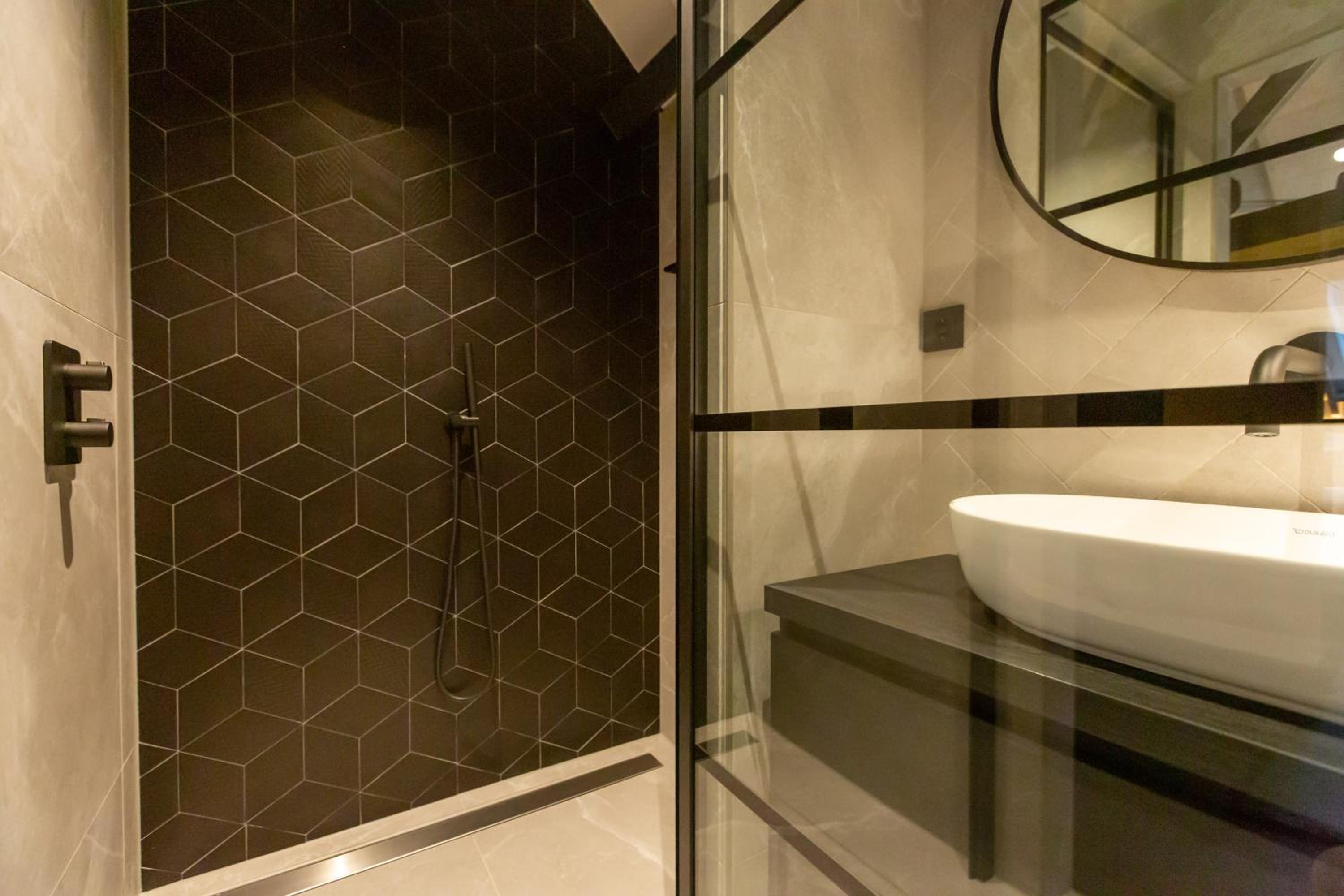 Deluxe Suite - Photo 3